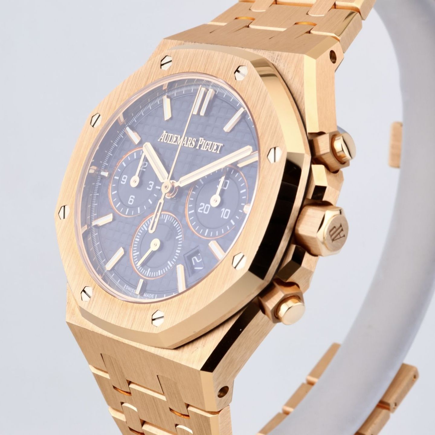 Audemars Piguet Royal Oak Chronograph 26715OR.OO.1356OR.01 (2025) - Blue dial 38 mm Rose Gold case (3/8)