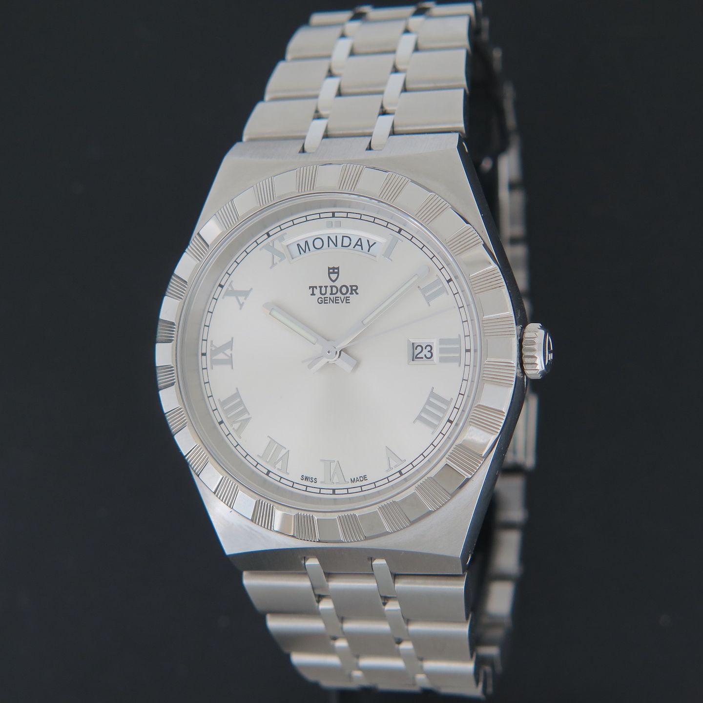 Tudor Royal 28600 (2023) - Silver dial 41 mm Steel case (1/6)