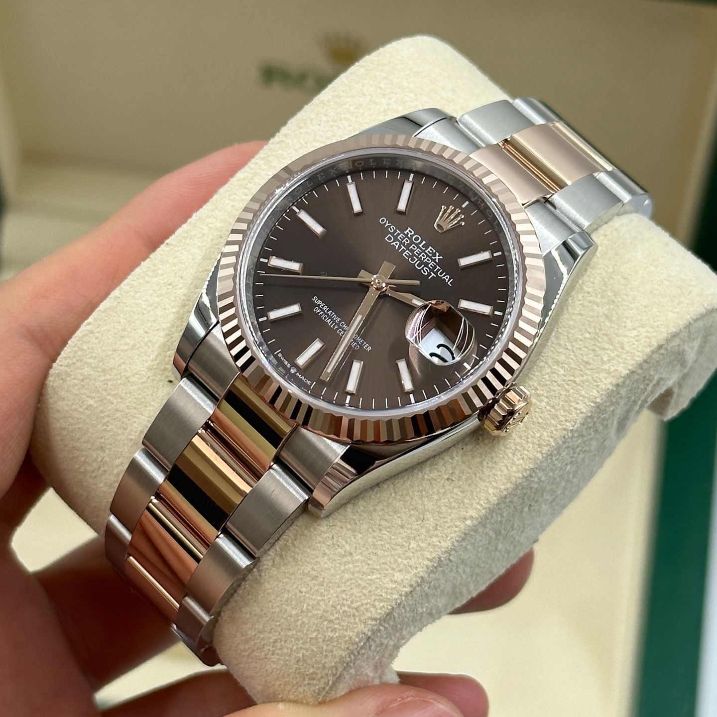 Rolex Datejust 36 126231 (2024) - Brown dial 36 mm Gold/Steel case (3/8)