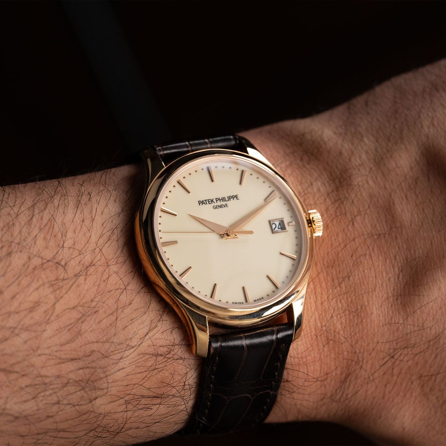 Patek Philippe Calatrava 5227R-001 (2019) - Beige dial 39 mm Rose Gold case (6/7)