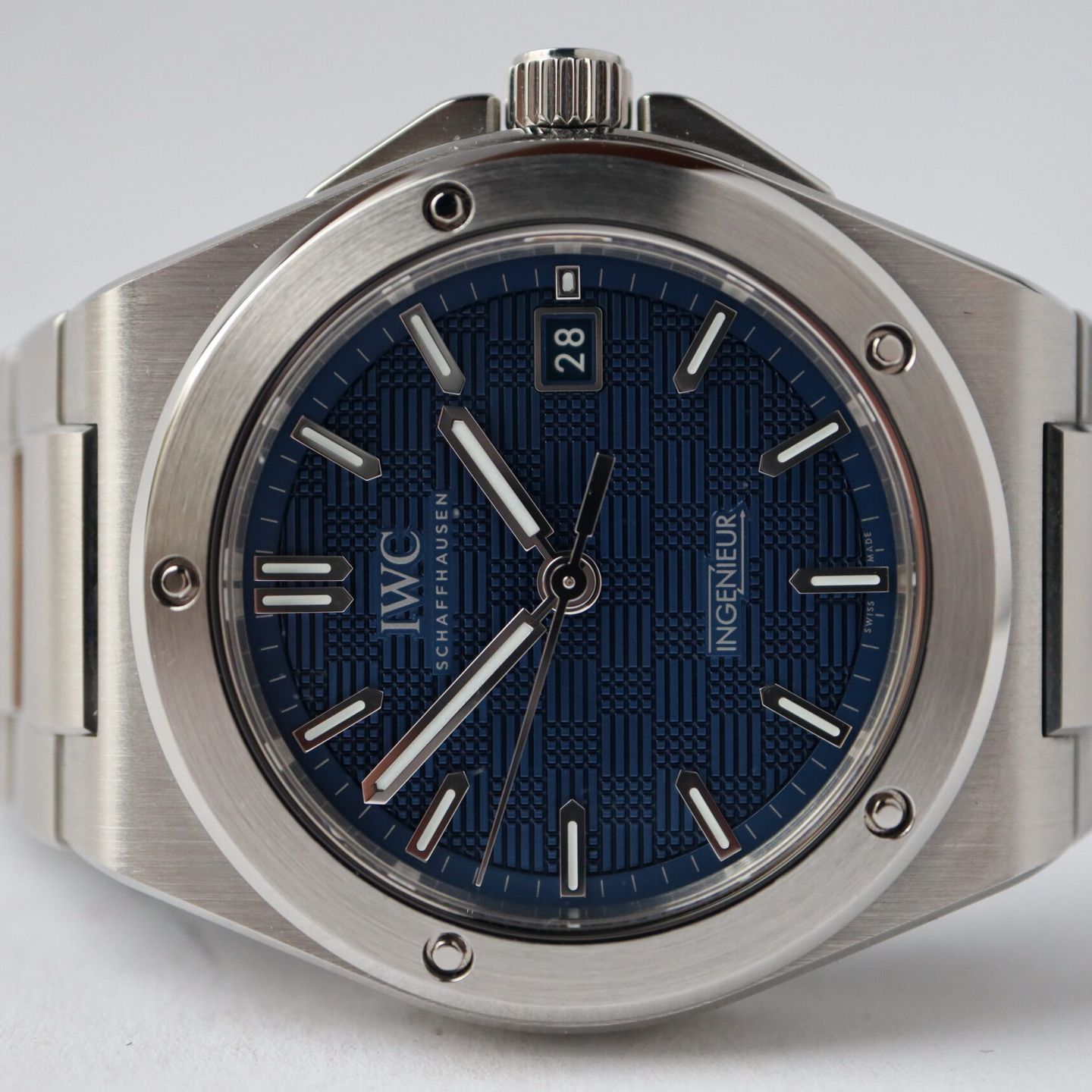 IWC Ingenieur Automatic IW328907 (2025) - Blue dial 40 mm Steel case (2/8)