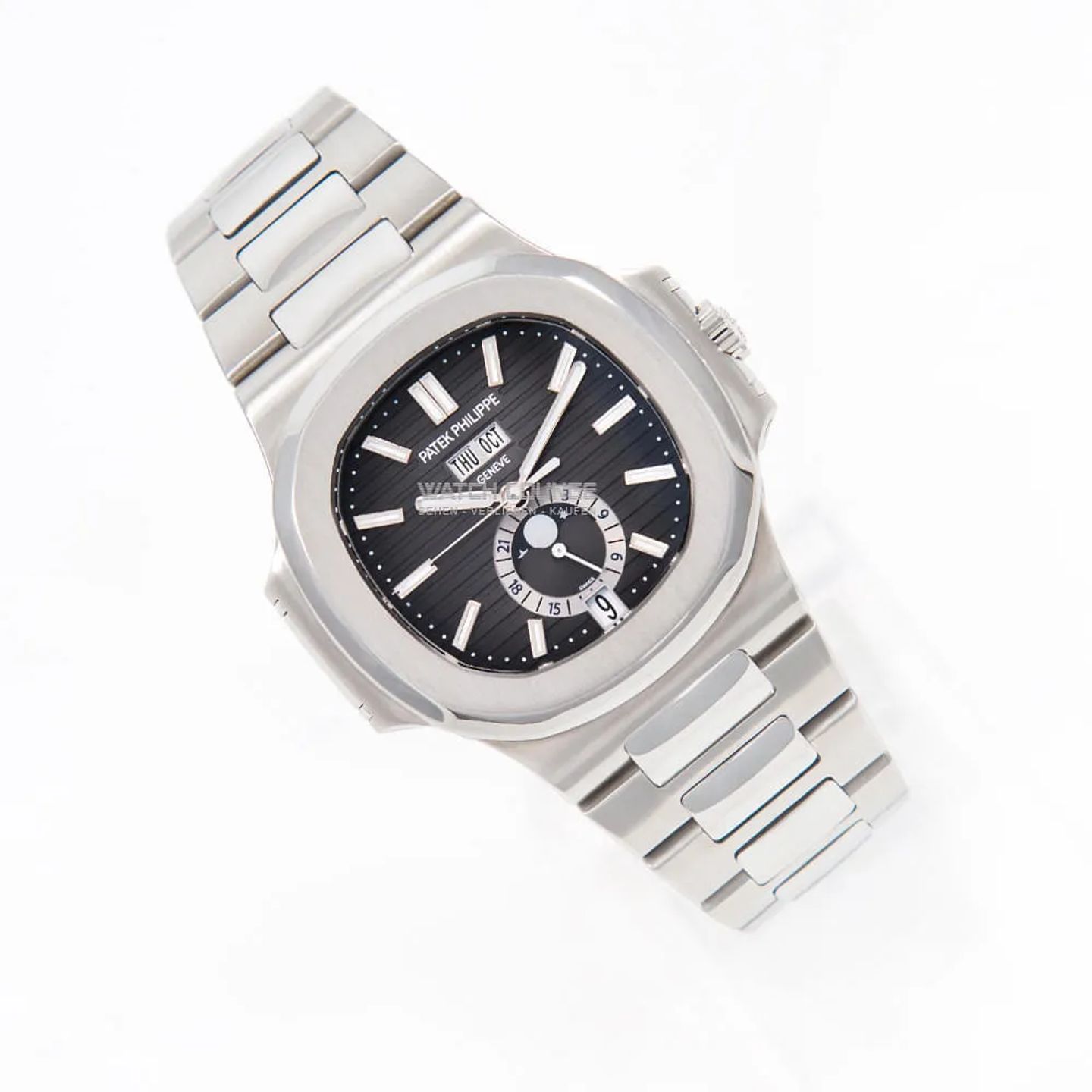 Patek Philippe Nautilus 5726/1A-001 (2015) - Black dial 41 mm Steel case (2/8)