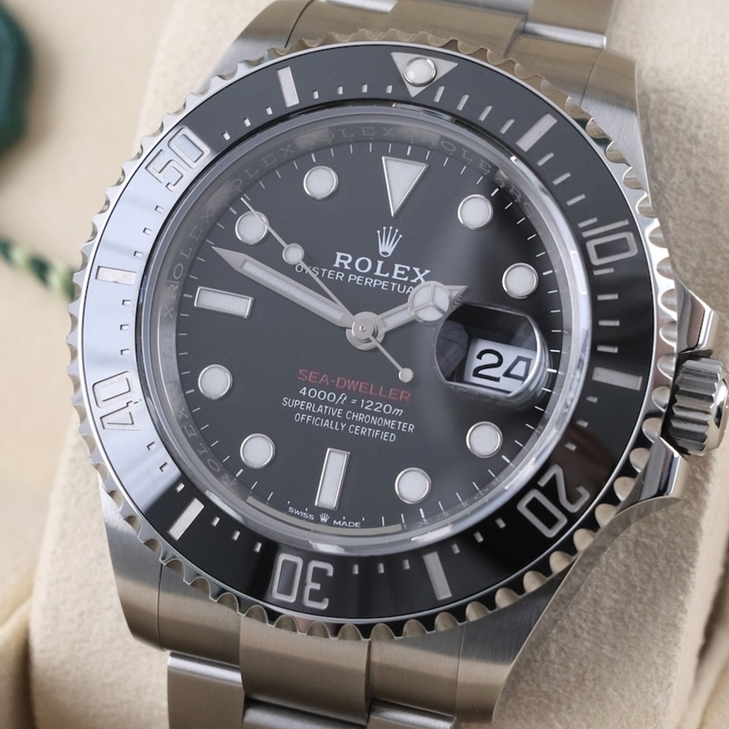 Rolex Sea-Dweller 126600 (2020) - Black dial 43 mm Steel case (4/8)