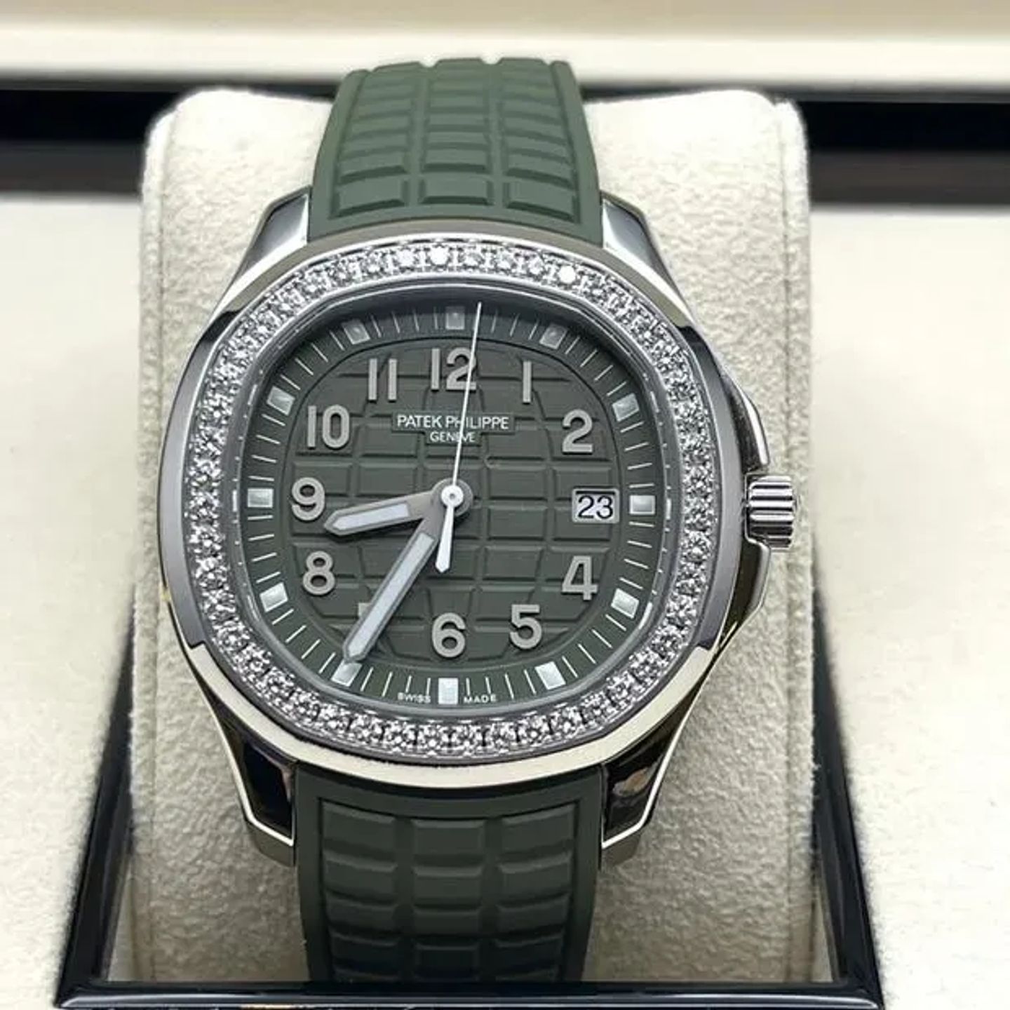Patek Philippe Aquanaut 5267/200A-011 (2024) - Groen wijzerplaat 39mm Staal (1/6)