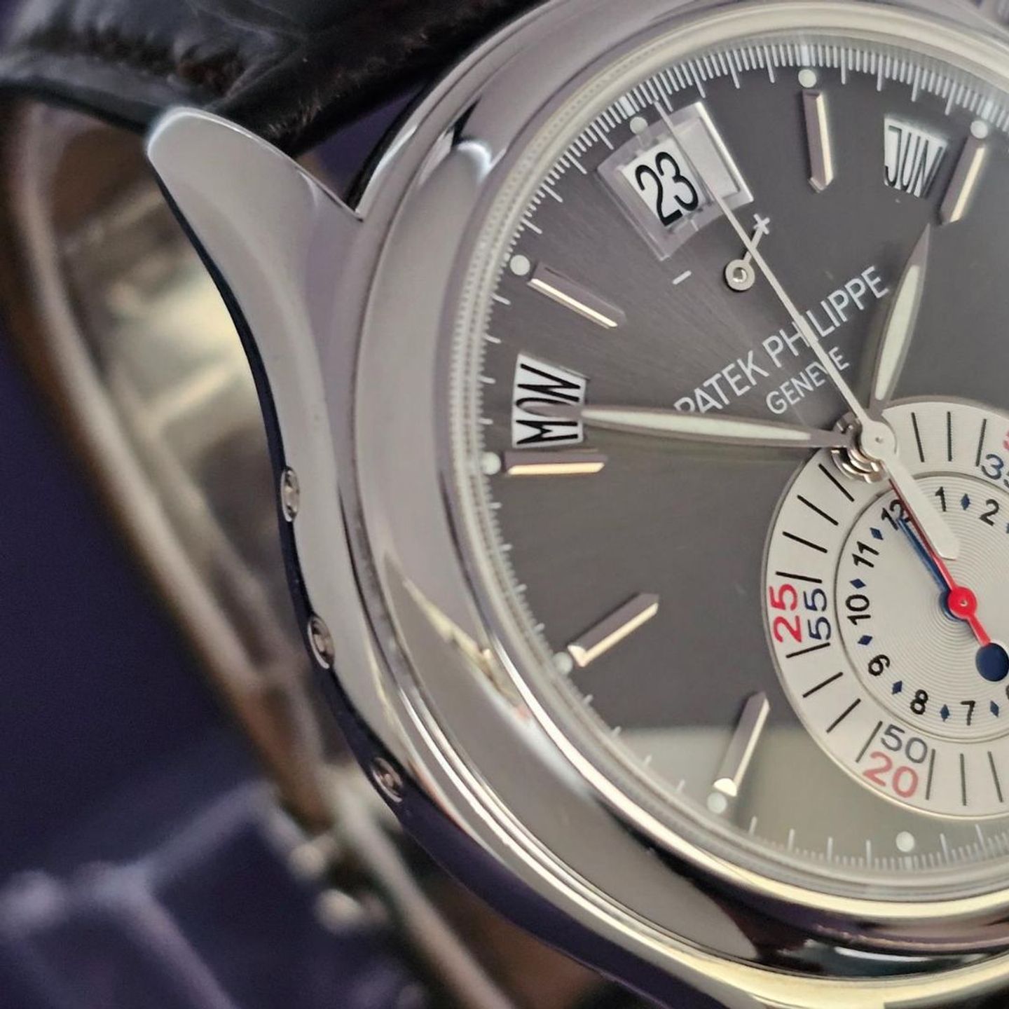 Patek Philippe Annual Calendar Chronograph 5960P-001 (2006) - Grijs wijzerplaat 41mm Platina (2/4)