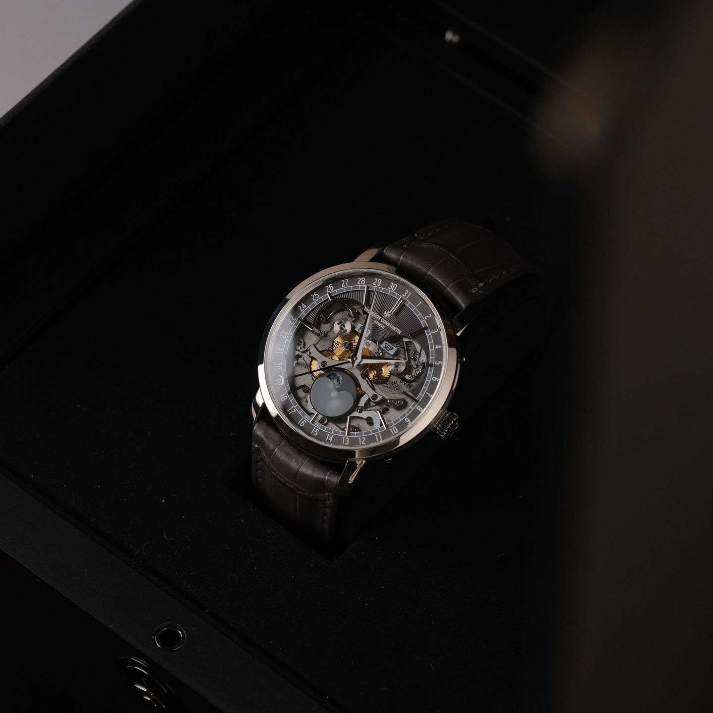 Vacheron Constantin Traditionnelle 4020T/000G-B655 (2022) - Transparent dial 41 mm White Gold case (2/8)