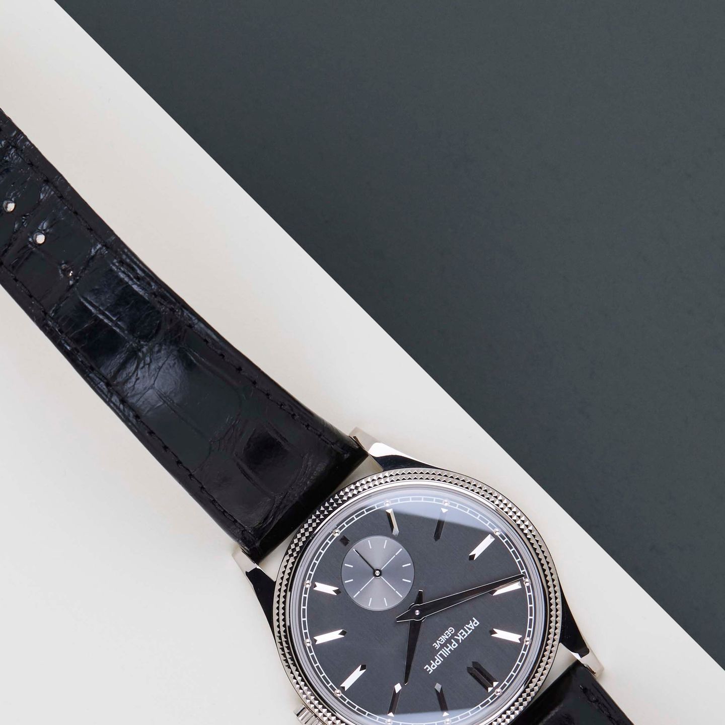 Patek Philippe Calatrava 6119G-001 (2023) - Grey dial 39 mm White Gold case (4/8)