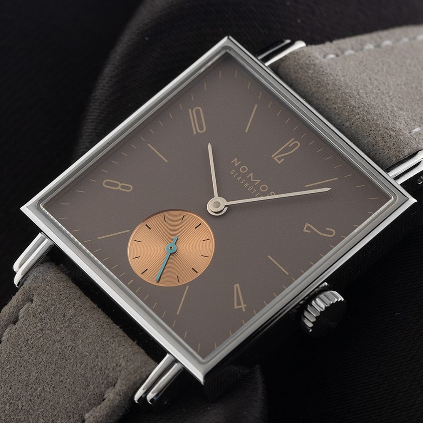 NOMOS Tetra 425 (2026) - Purple dial Steel case (3/7)