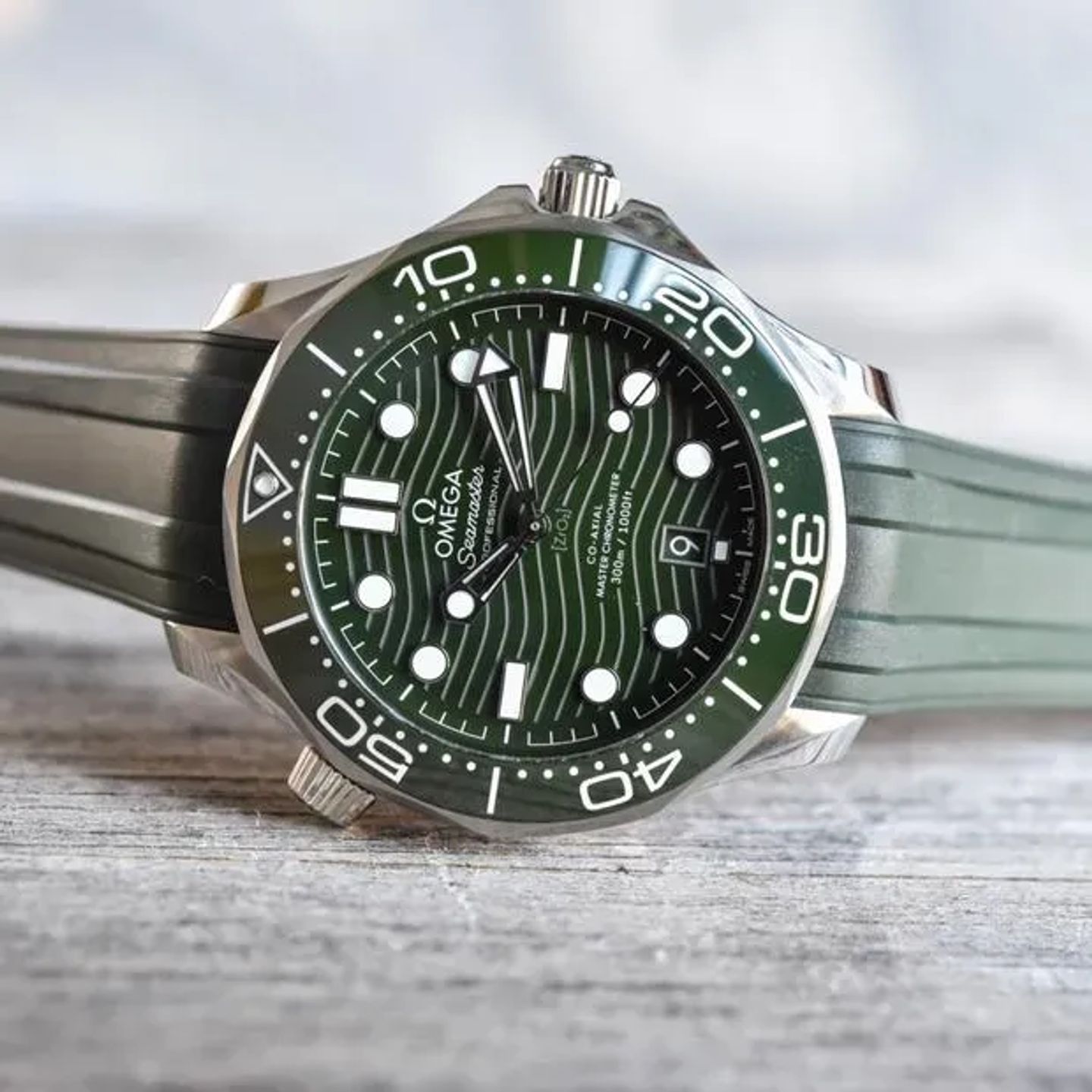 Omega Seamaster Diver 300 M 210.32.42.20.10.001 (2025) - Groen wijzerplaat 42mm Staal (1/6)