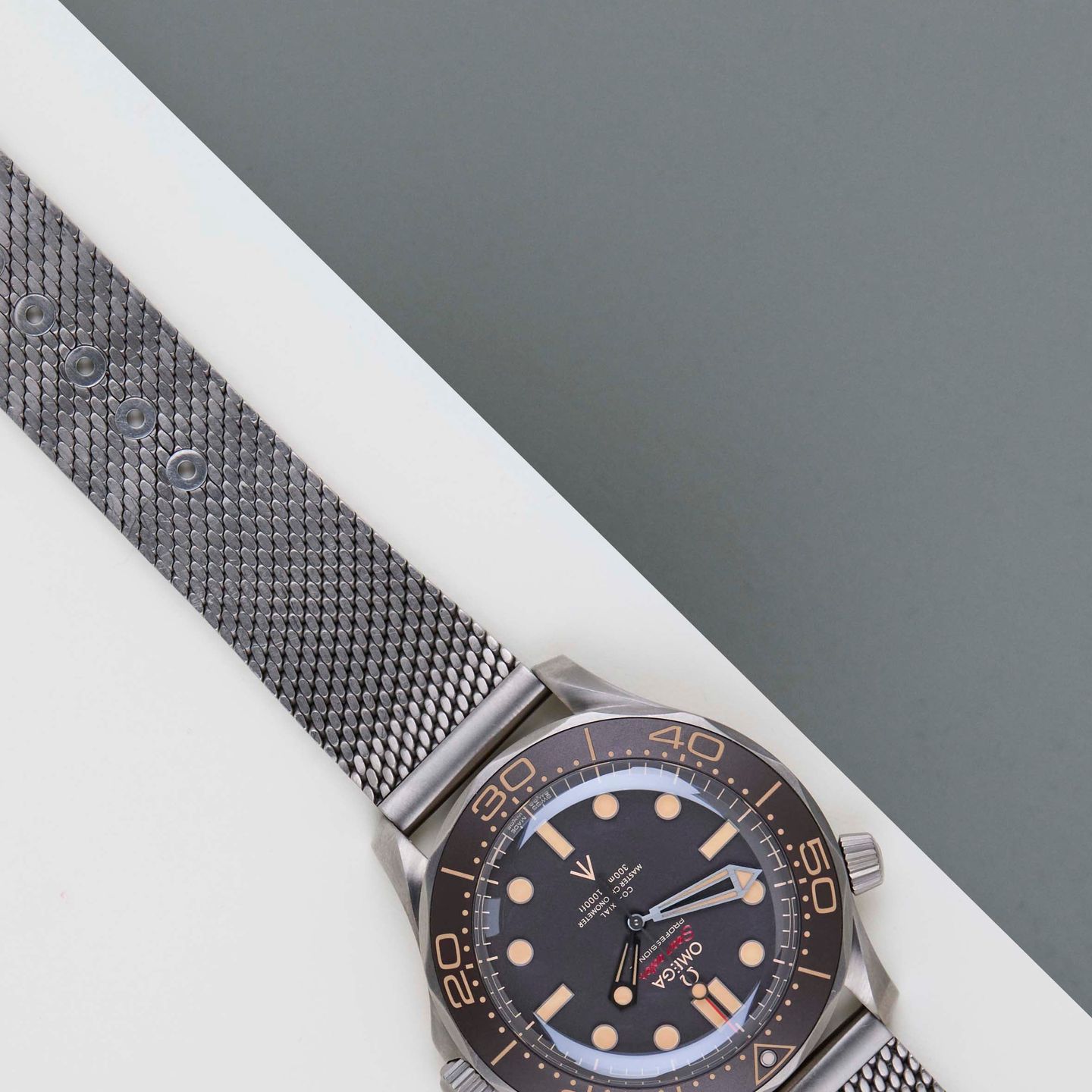 Omega Seamaster Diver 300 M 210.90.42.20.01.001 (2023) - Bruin wijzerplaat 42mm Titanium (4/8)