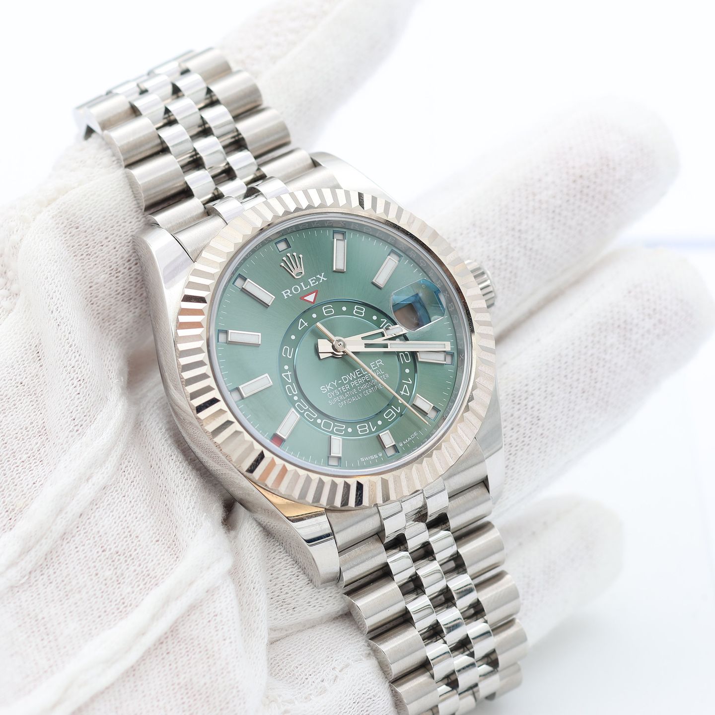 Rolex Sky-Dweller 326933 (2024) - Green dial 42 mm Gold/Steel case (7/8)