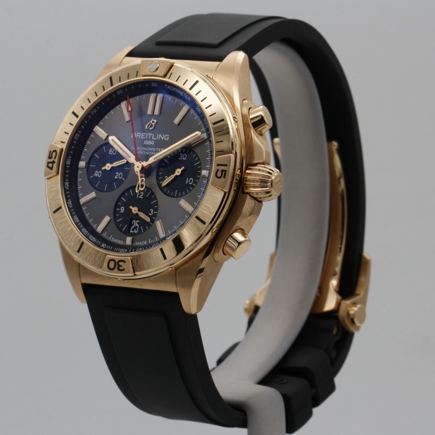 Breitling Chronomat 42 RB0134 (2022) - Grey dial 42 mm Rose Gold case (2/8)