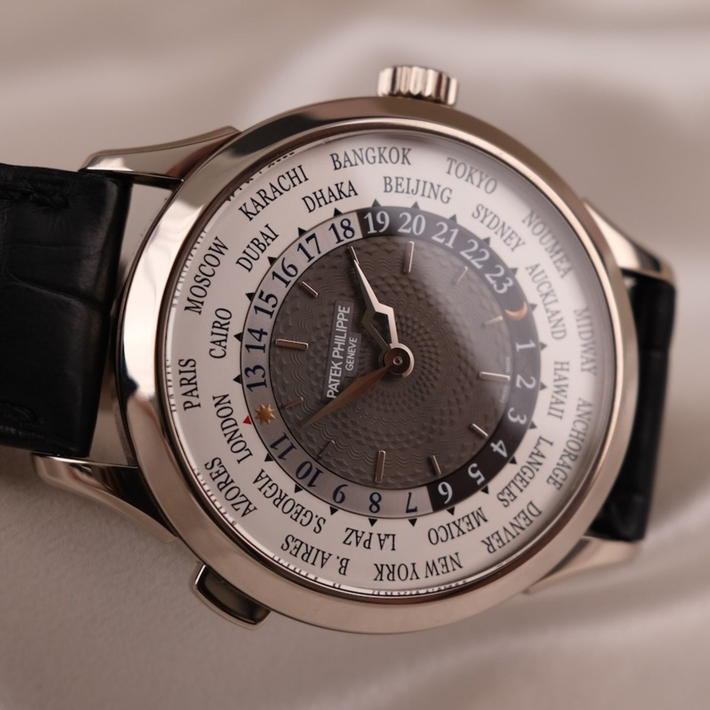 Patek Philippe World Time 5230G-014 - (7/8)
