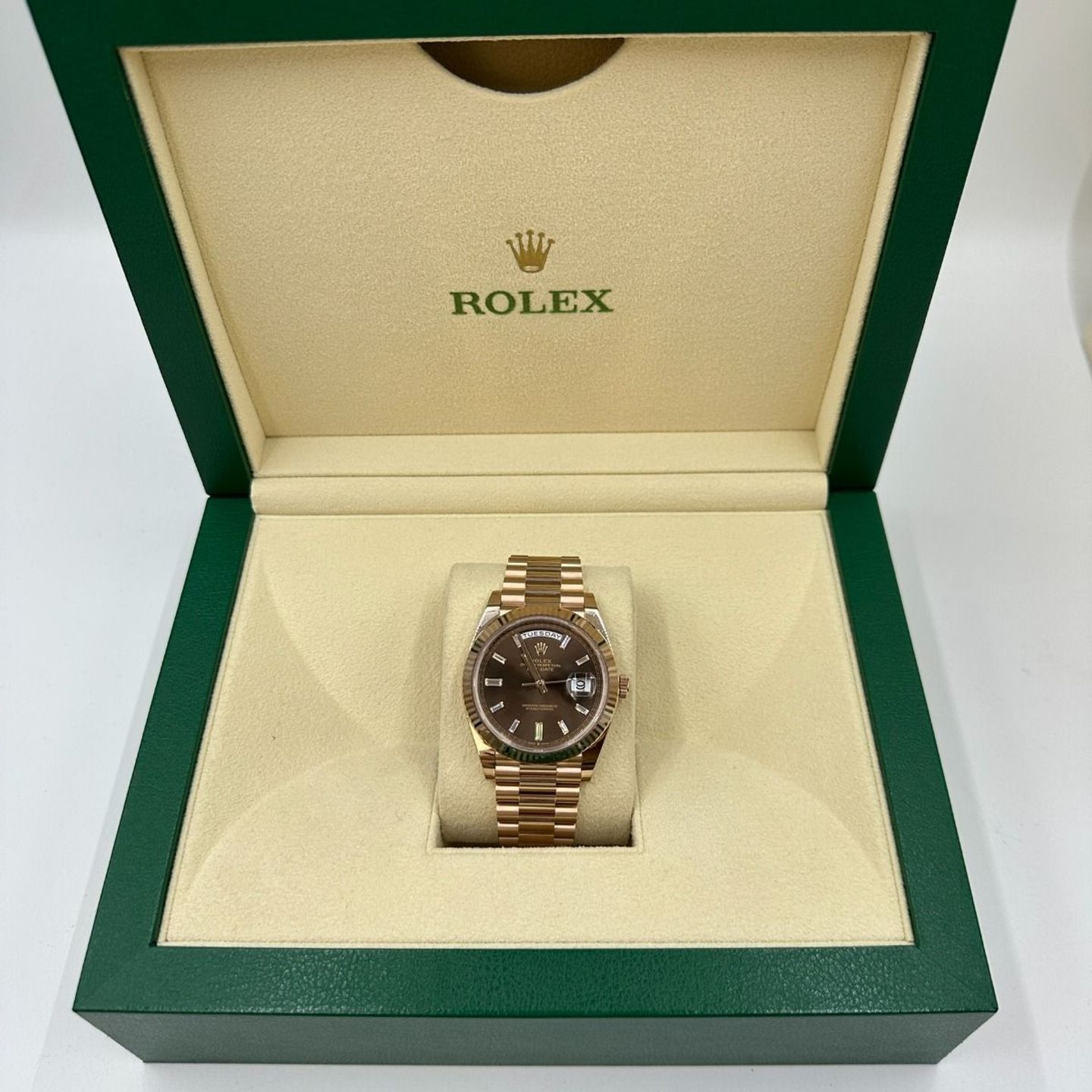 Rolex Day-Date 40 228235 (2024) - Brown dial 40 mm Rose Gold case (3/8)