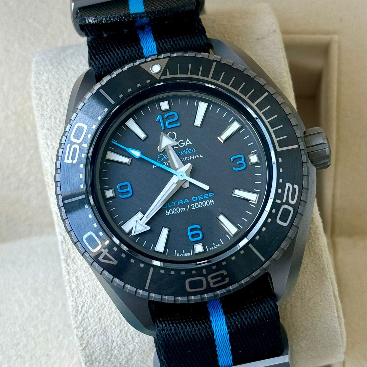 Omega Seamaster Planet Ocean 215.92.46.21.01.001 (2024) - Zwart wijzerplaat 46mm Titanium (1/8)