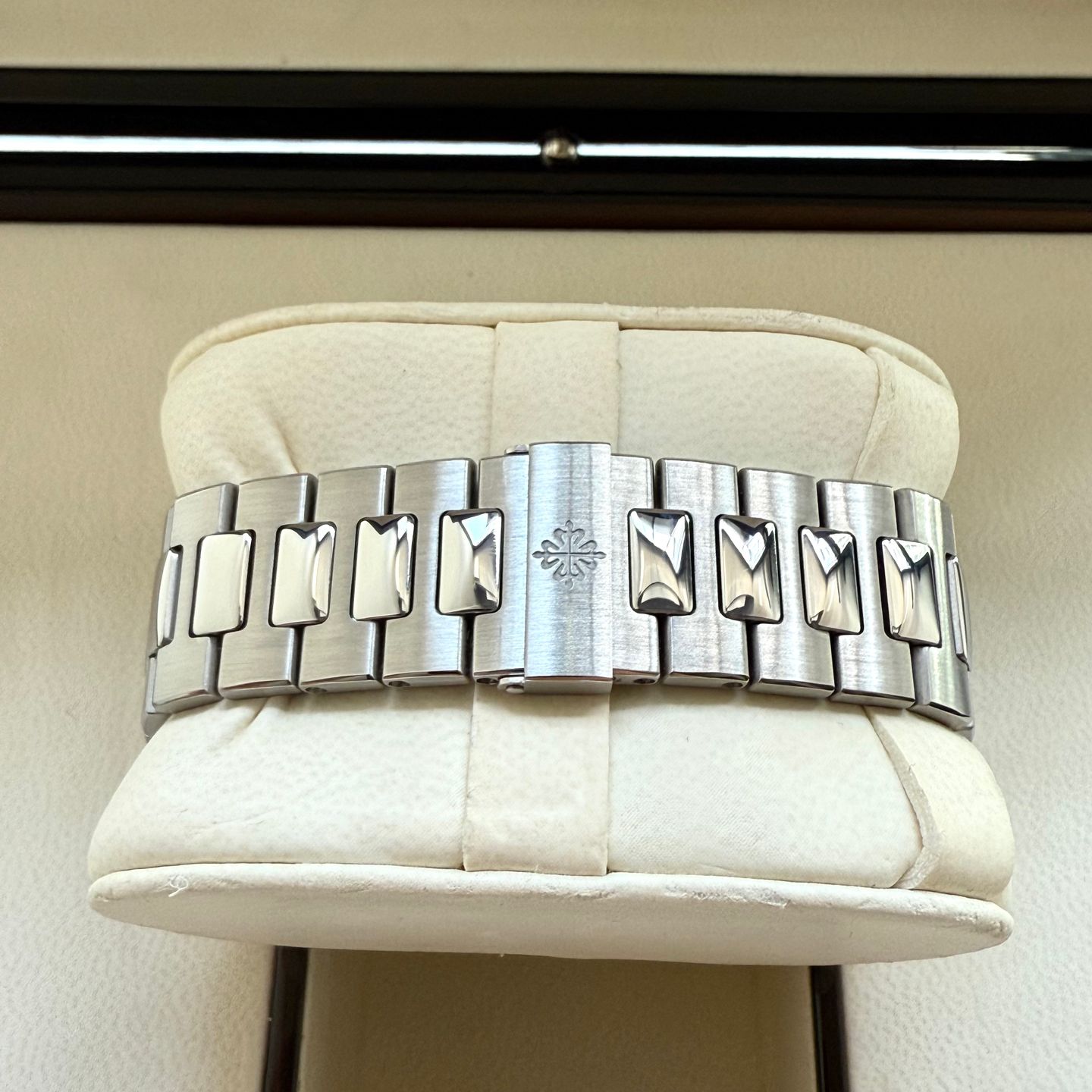 Patek Philippe Nautilus 5712/1A-001 (2010) - Blue dial 38 mm Steel case (7/7)