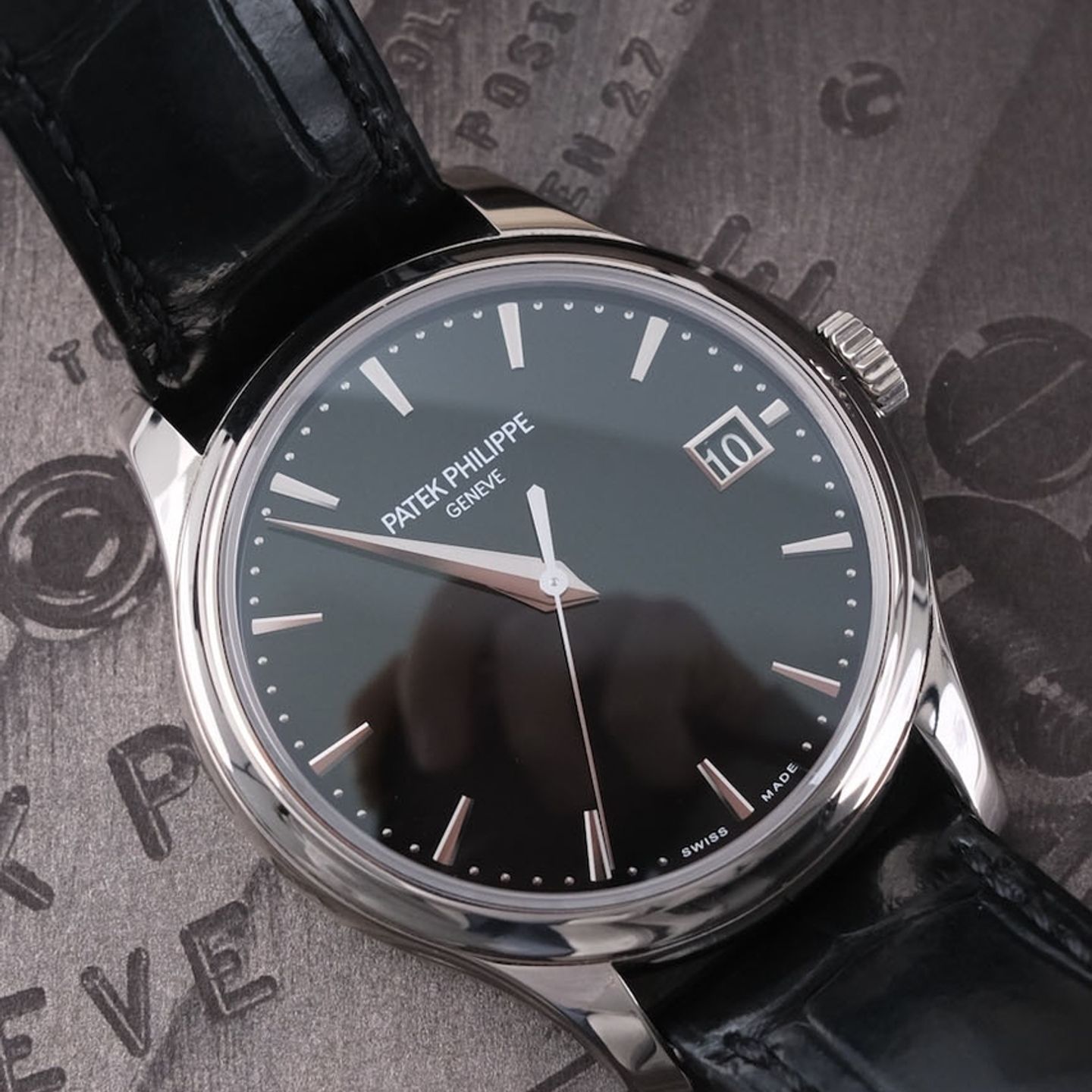 Patek Philippe Calatrava 5227G-010 - (1/8)