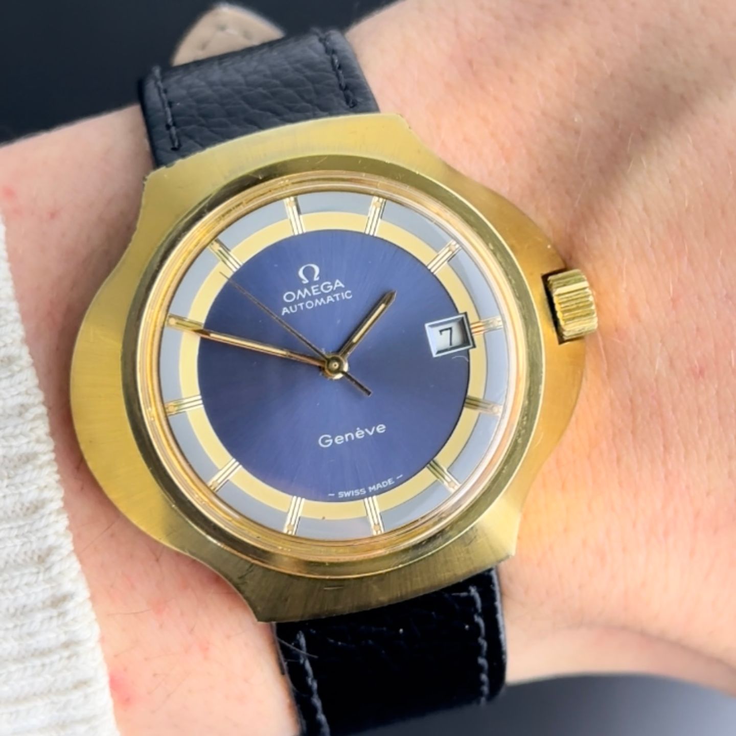 Omega Genève 166.121 (1973) - Blue dial 45 mm Gold/Steel case (2/8)