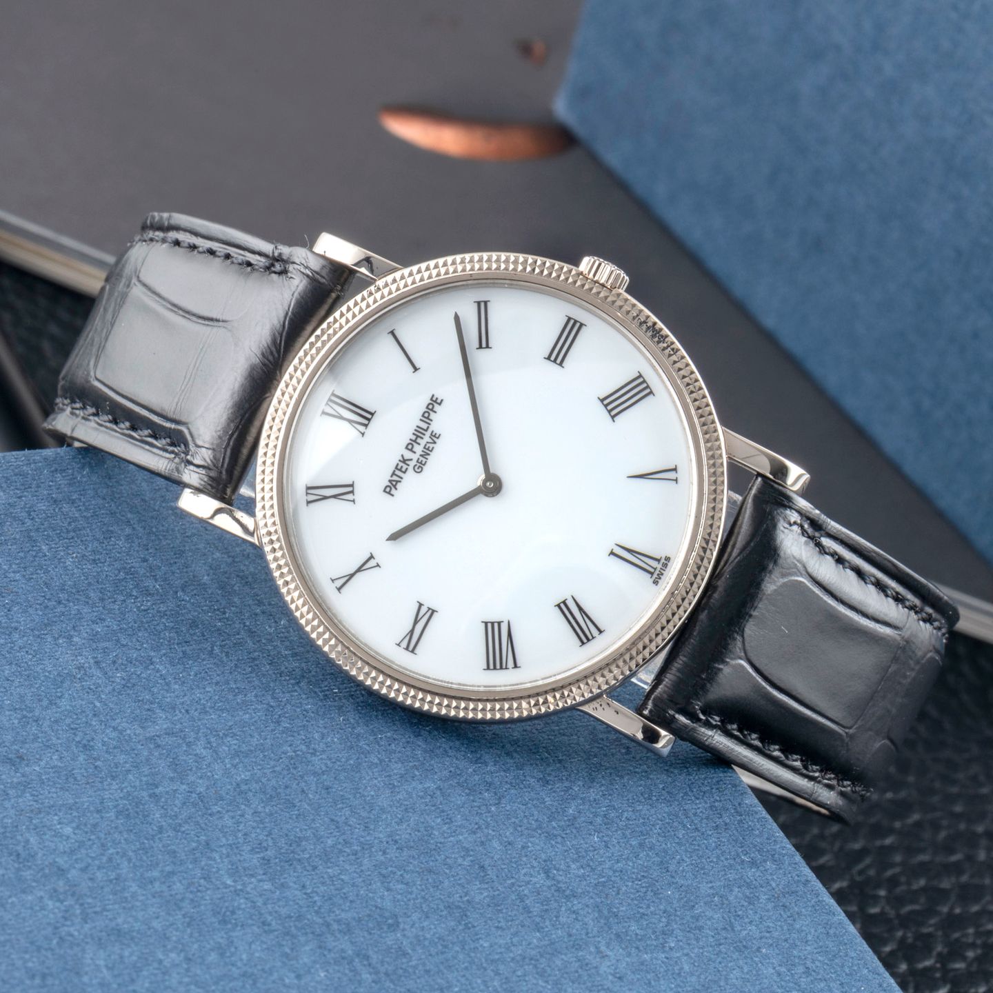 Patek Philippe Golden Ellipse 5738/1R-001 (1995) - Black dial 35 mm Rose Gold case (2/8)