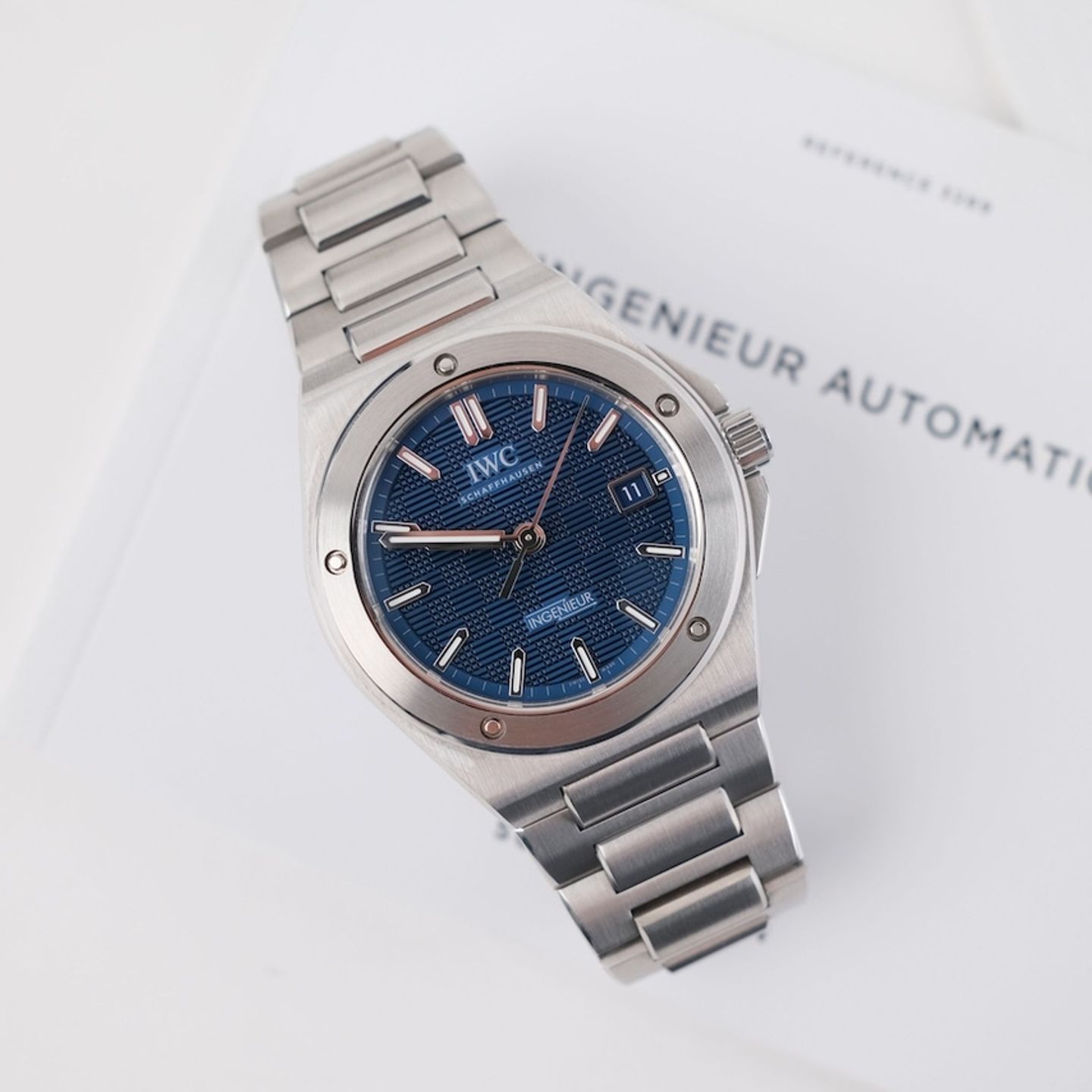 IWC Ingenieur Automatic IW328907 (2025) - Blue dial 40 mm Steel case (2/8)