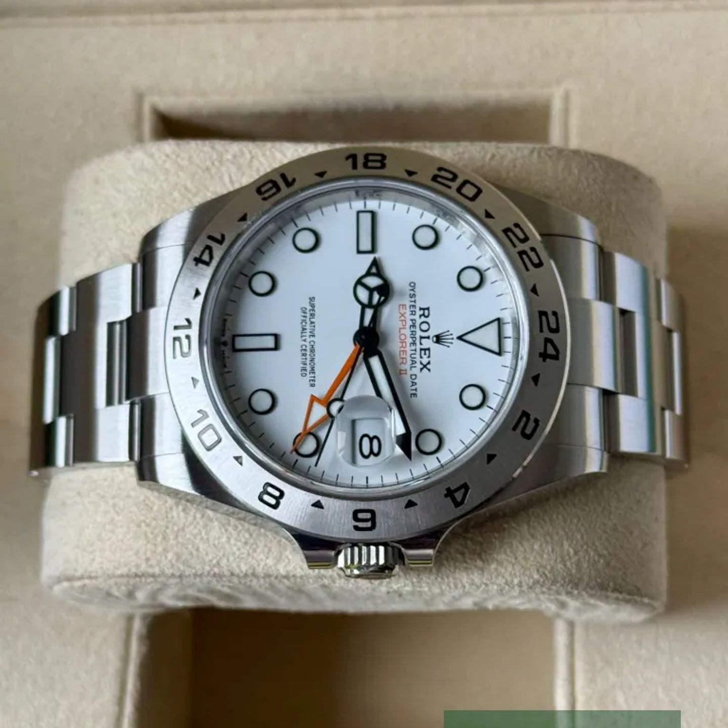 Rolex Explorer II 226570 (2022) - White dial 42 mm Steel case (4/7)
