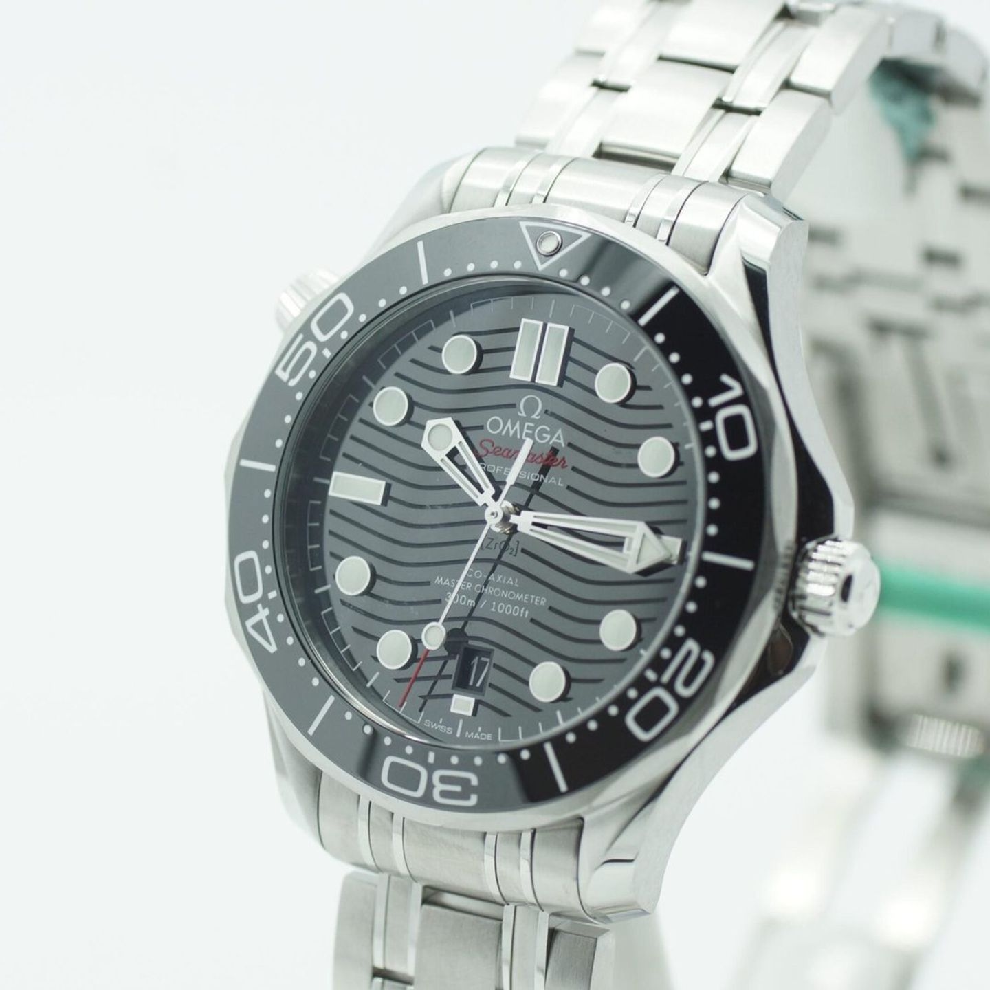 Omega Seamaster Diver 300 M 210.30.42.20.01.001 (2025) - Black dial 42 mm Steel case (4/8)