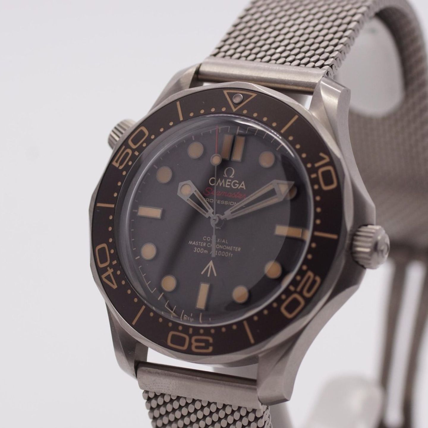 Omega Seamaster Diver 300 M 210.90.42.20.01.001 (2025) - Brown dial 42 mm Titanium case (5/8)