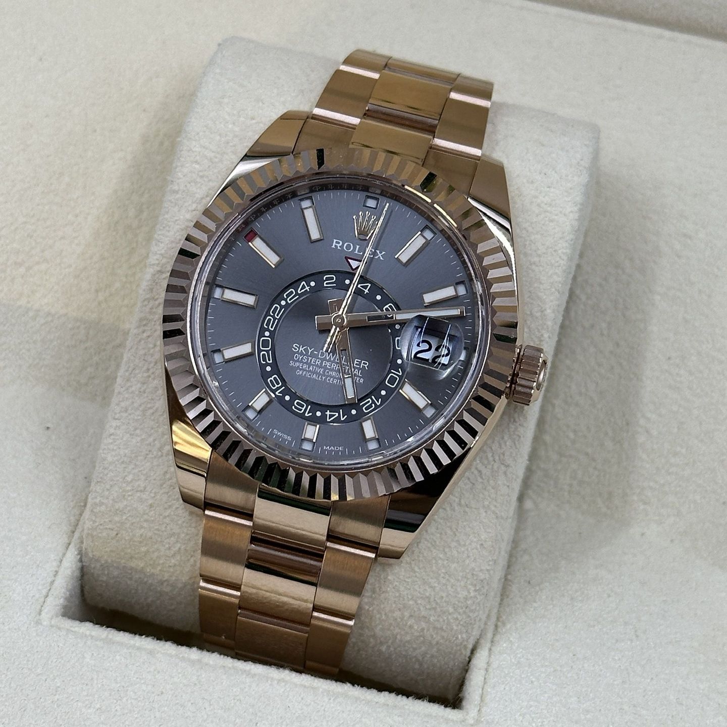 Rolex Sky-Dweller 326935 (Onbekend (willekeurig serienummer)) - Grijs wijzerplaat 42mm Roségoud (7/8)