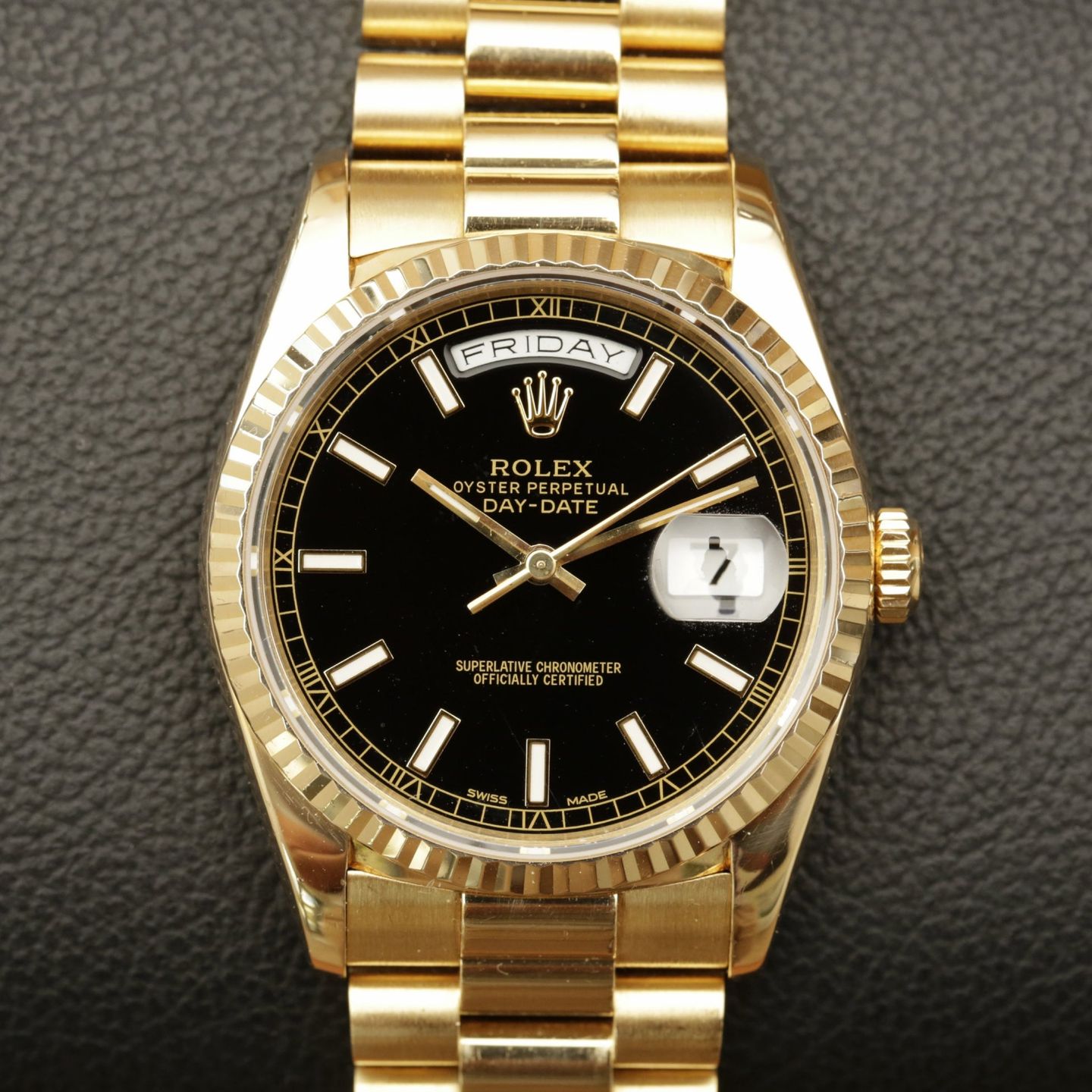 Rolex Day-Date 36 18238 (1994) - Black dial 36 mm Yellow Gold case (1/7)