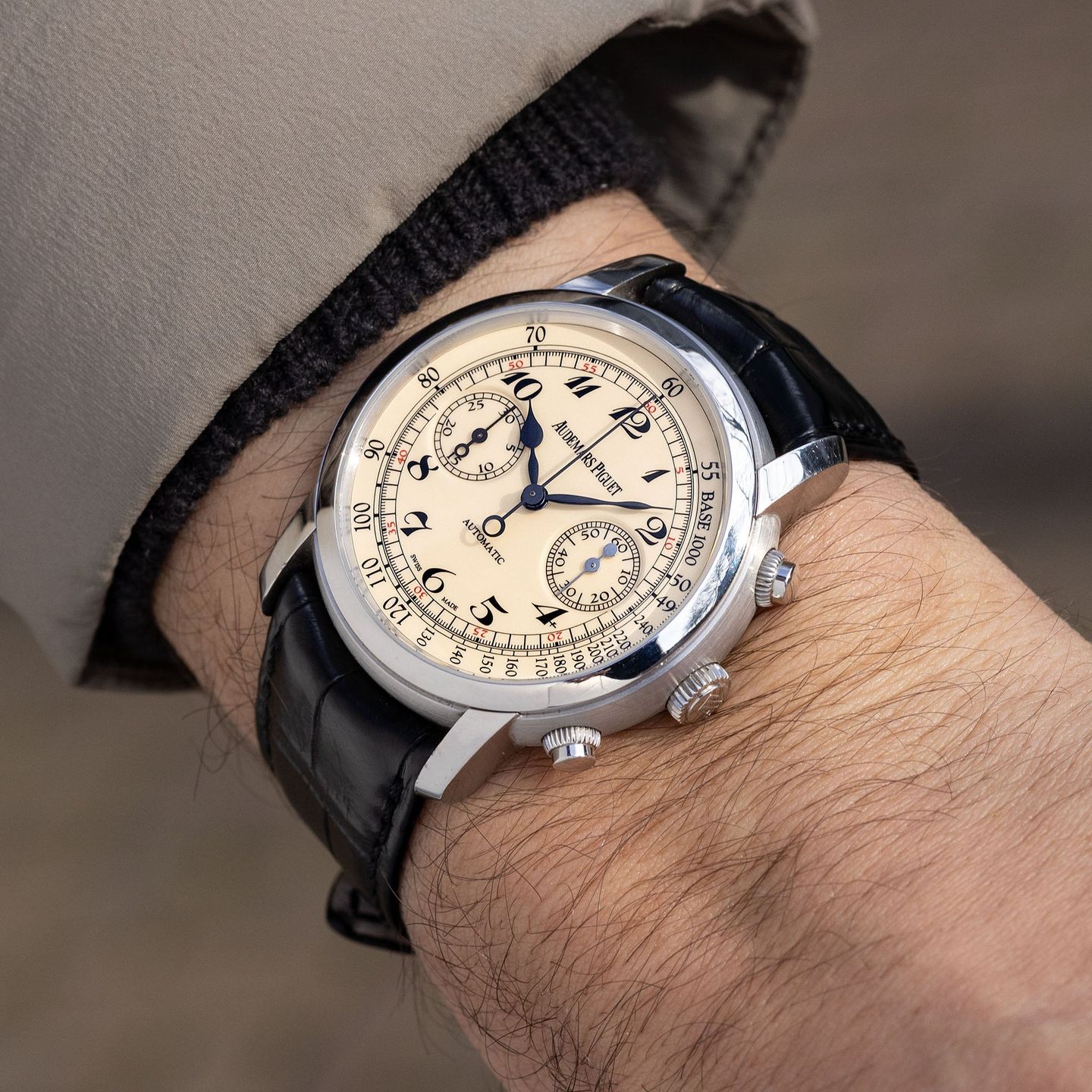 Audemars Piguet Jules Audemars 26100BC (Unknown (random serial)) - Champagne dial 41 mm White Gold case (1/8)