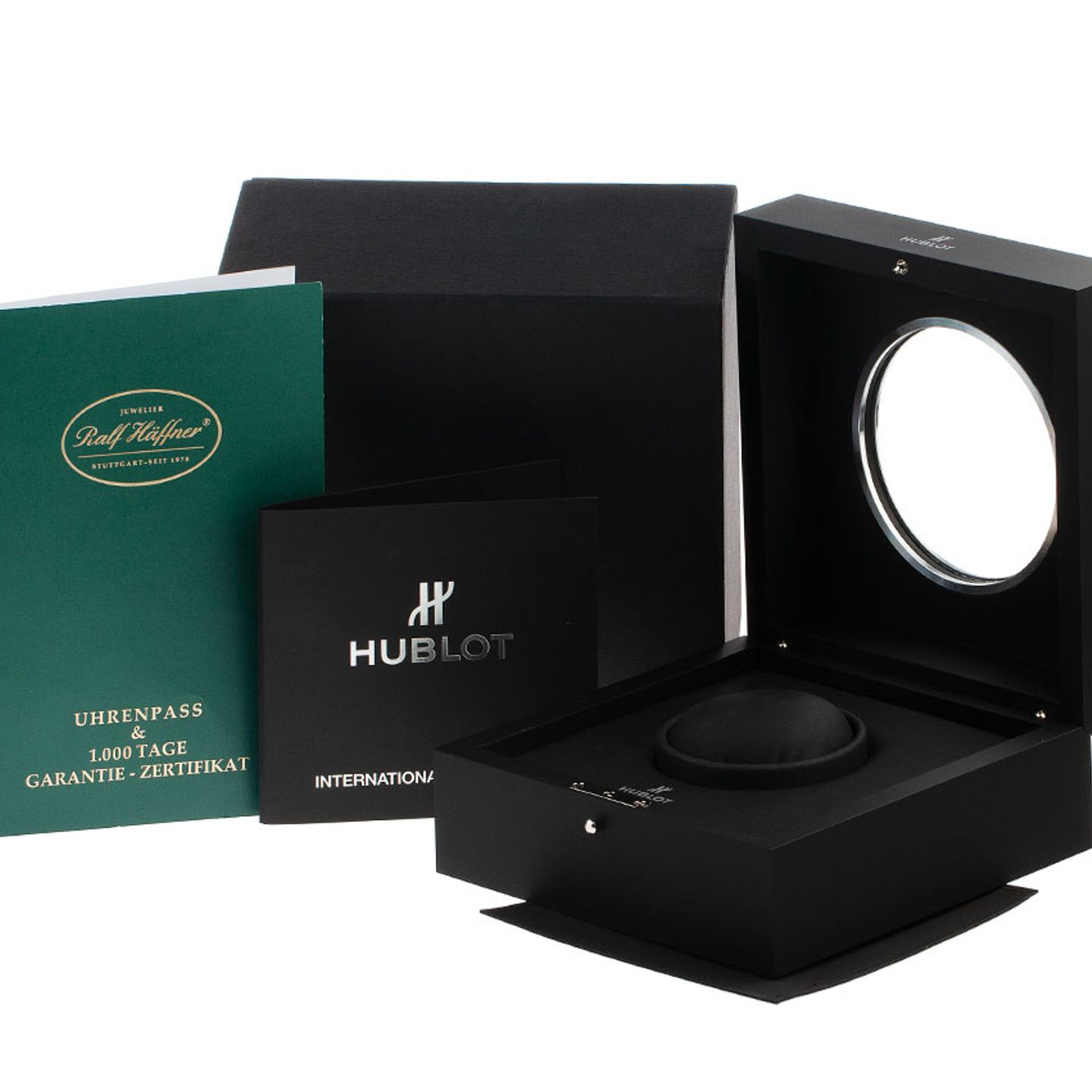Hublot Classic Fusion 568.CM.7170.CM (2020) - Blue dial 38 mm Ceramic case (2/7)