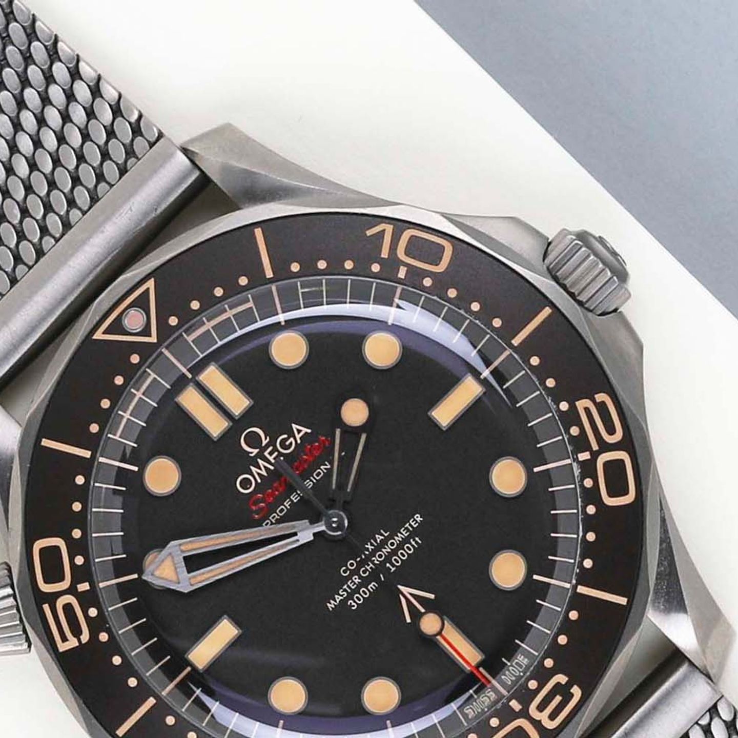 Omega Seamaster Diver 300 M 210.92.42.20.01.001 (2022) - Brown dial 42 mm Titanium case (3/8)