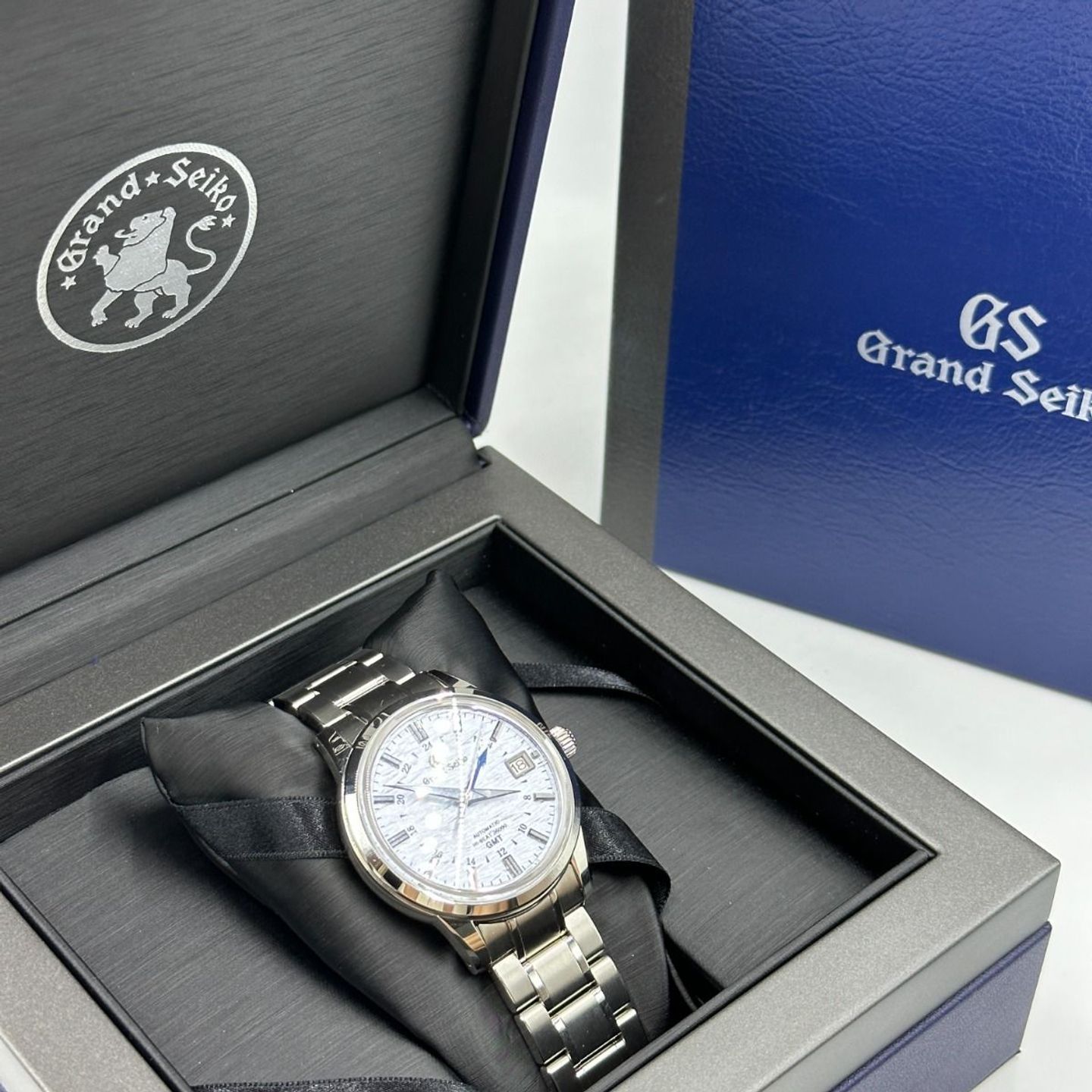 Grand Seiko Elegance Collection SBGJ249G (2023) - Silver dial 39 mm Steel case (3/8)