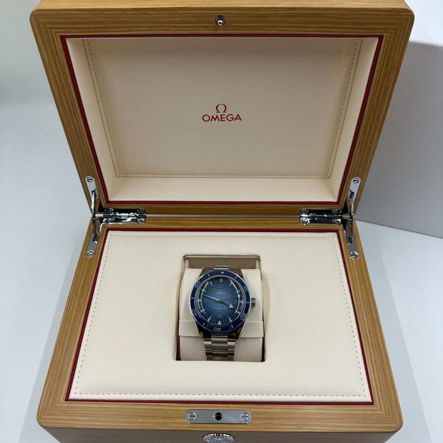 Omega Seamaster 300 234.30.41.21.03.002 - (3/8)