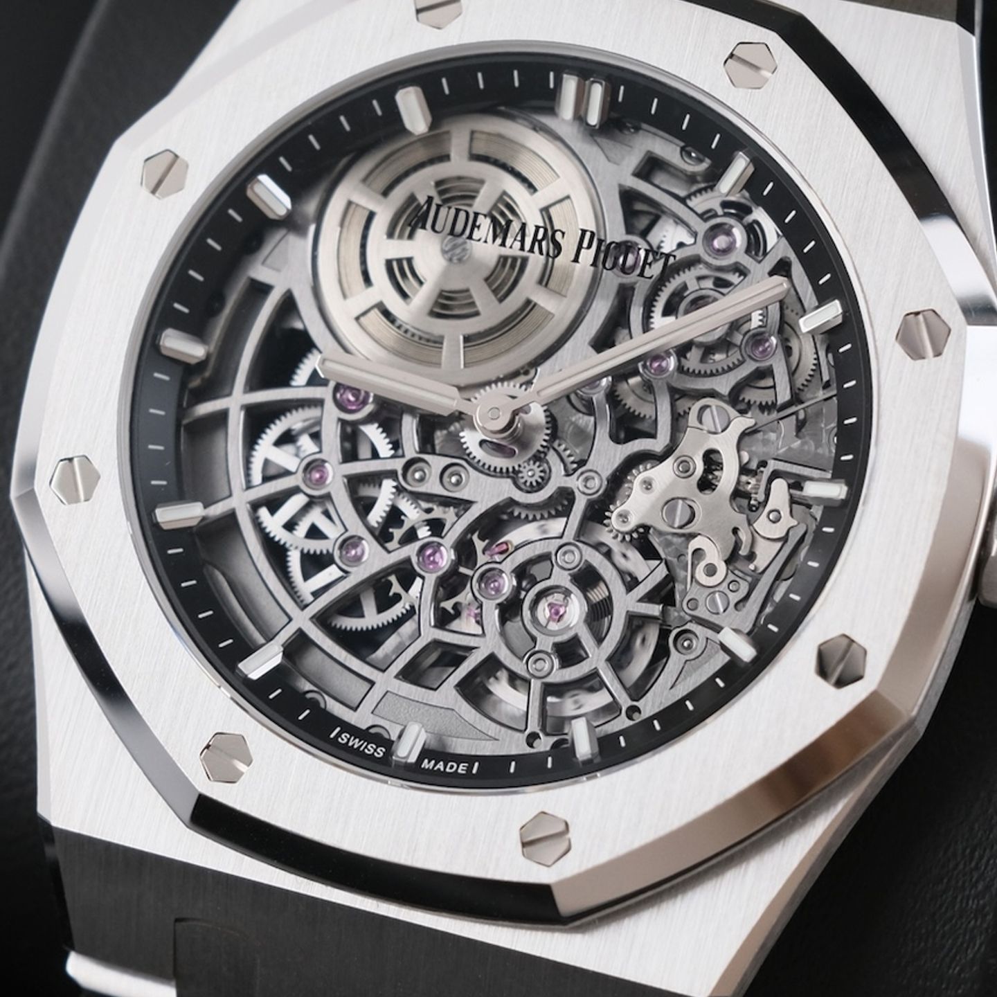 Audemars Piguet Royal Oak Jumbo 16204BC.OO.1240BC.01 (2025) - Transparant wijzerplaat 39mm Witgoud (4/8)