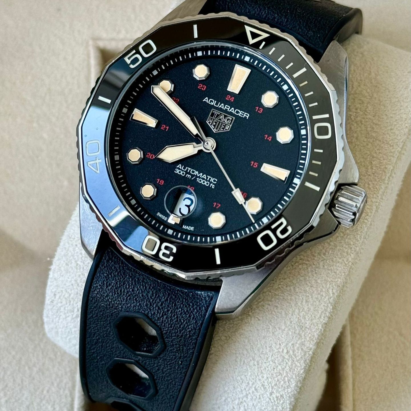 TAG Heuer Aquaracer 300M WBP208C.FT6201 (2022) - Black dial 43 mm Steel case (3/7)