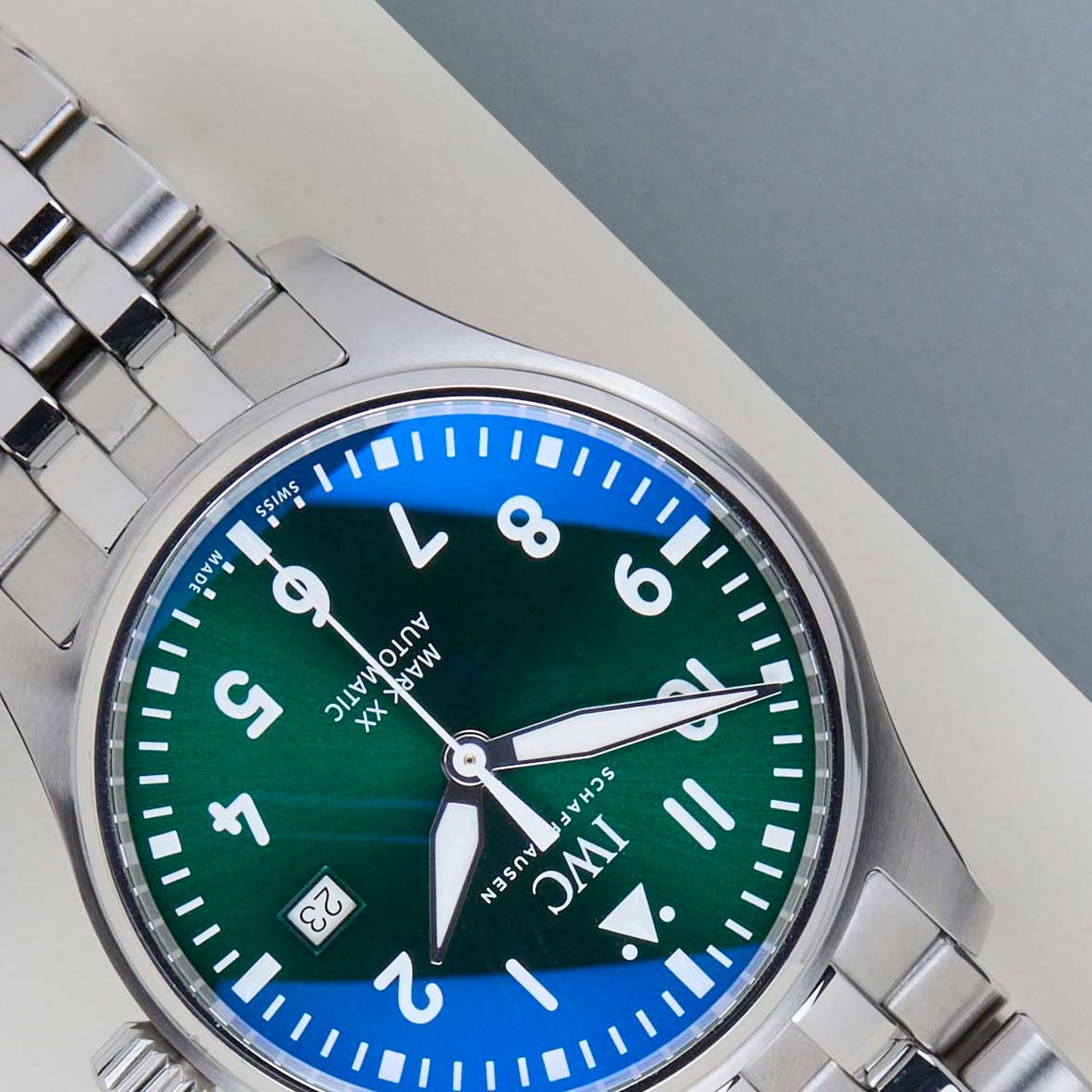 IWC Pilot Mark IW328206 (2025) - Green dial 40 mm Steel case (4/8)