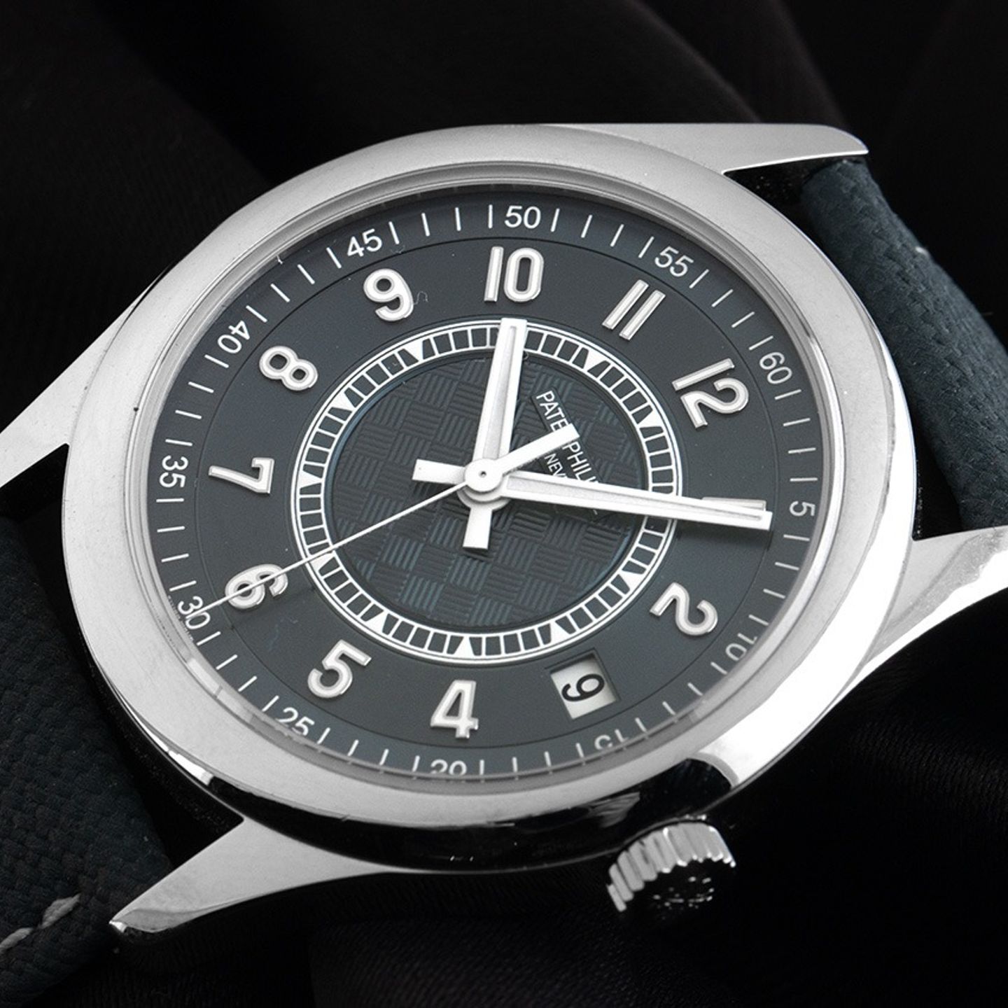 Patek Philippe Calatrava 6007A-001 (2020) - Blue dial 40 mm Steel case (3/7)