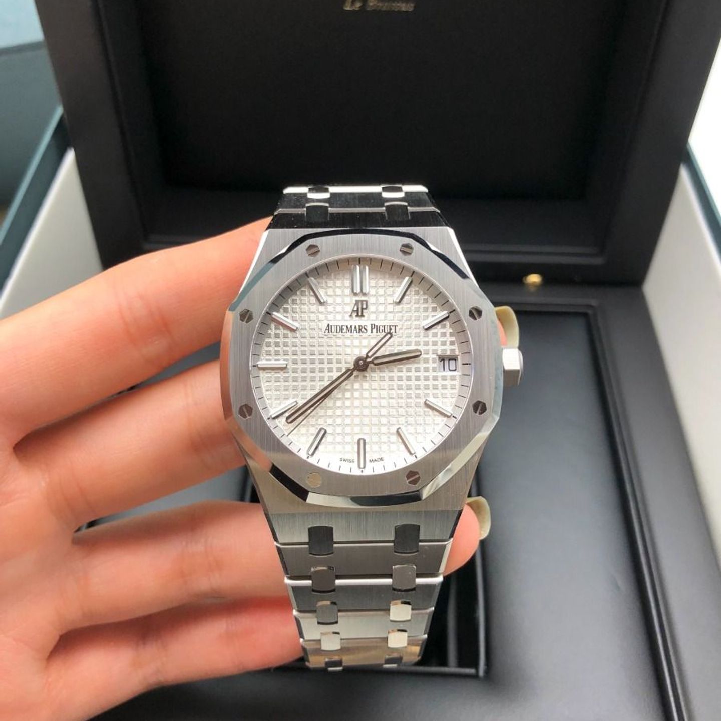 Audemars Piguet Royal Oak Selfwinding 15500ST.OO.1220ST.04 (2021) - Silver dial 41 mm Steel case (7/8)