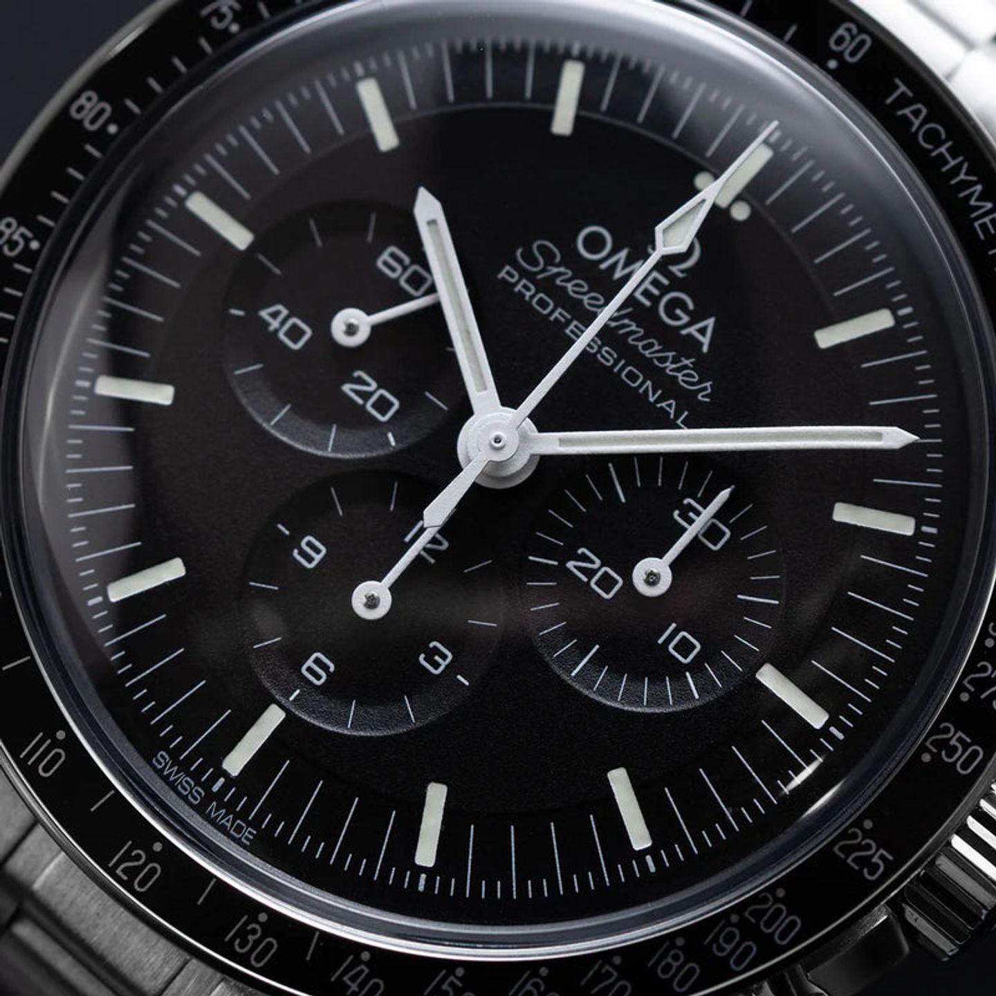 Omega Speedmaster Professional Moonwatch 310.30.42.50.01.001 (2024) - Black dial 42 mm Steel case (2/5)