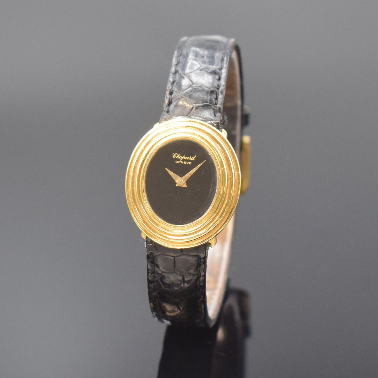 Chopard Vintage 5045 (1976) - Black dial 28 mm Yellow Gold case (1/1)