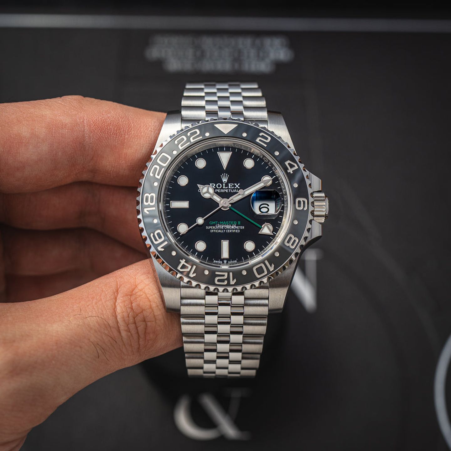 Rolex GMT-Master II 126710GRNR (2024) - Zwart wijzerplaat 40mm Staal (2/8)