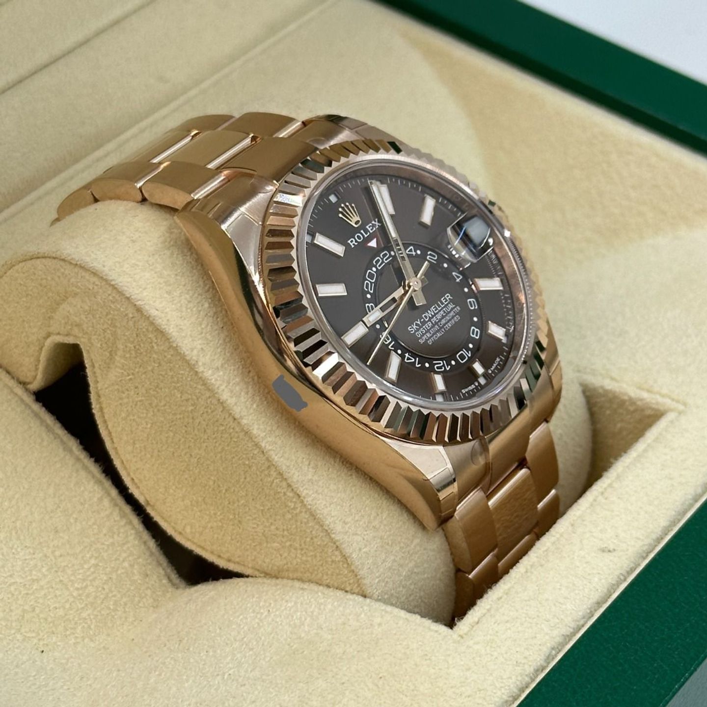 Rolex Sky-Dweller 336935 (2024) - Bruin wijzerplaat 42mm Roségoud (7/8)