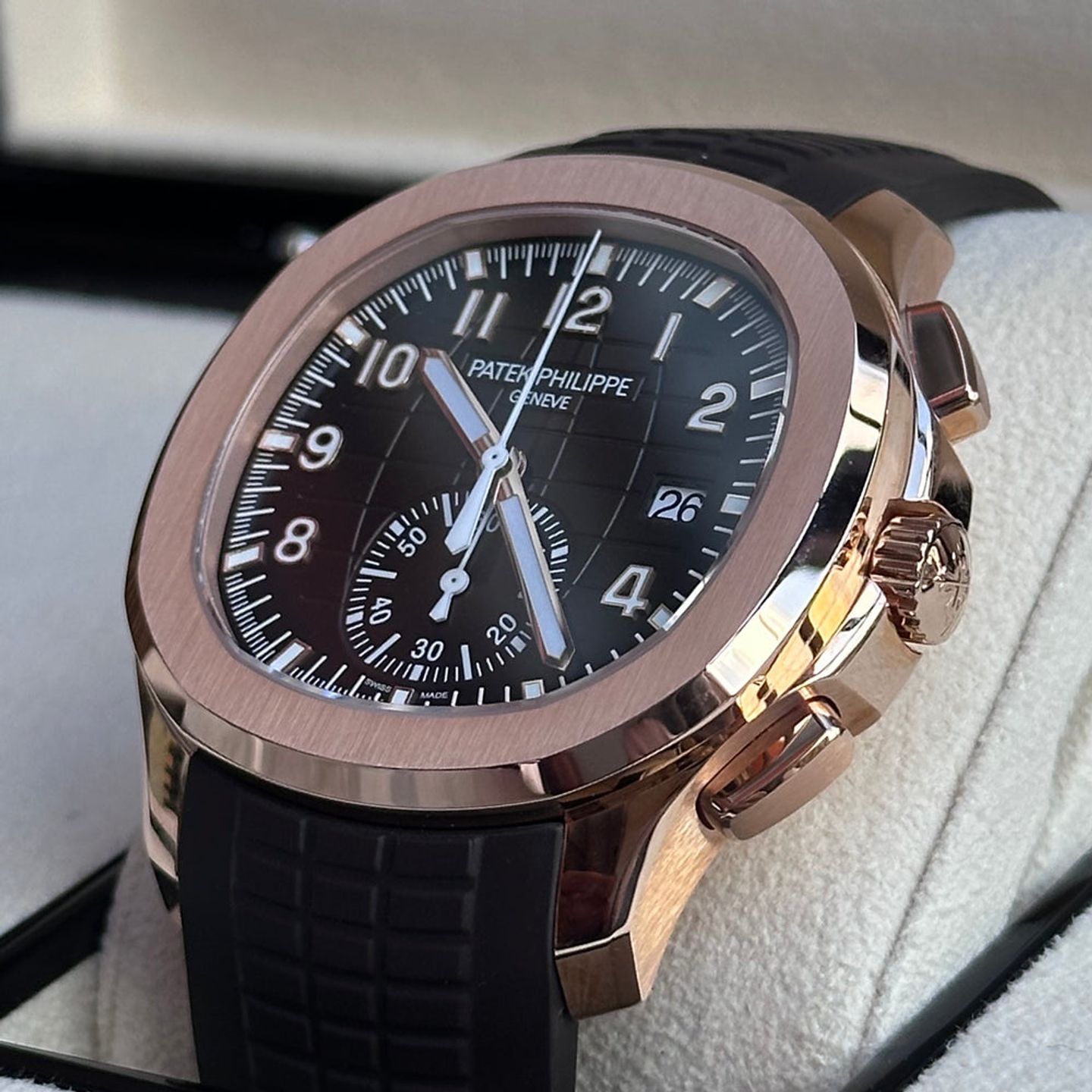 Patek Philippe Aquanaut 5968R-001 (2025) - Brown dial 42 mm Rose Gold case (3/5)
