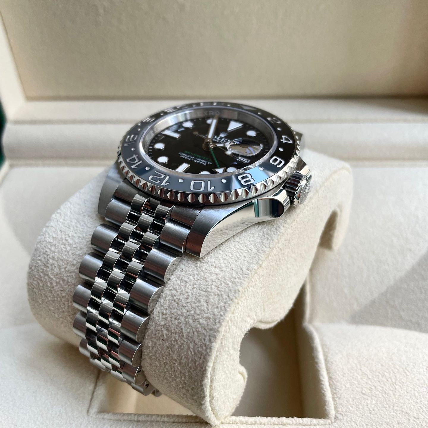 Rolex GMT-Master II 126710GRNR (2024) - Black dial 40 mm Steel case (4/7)