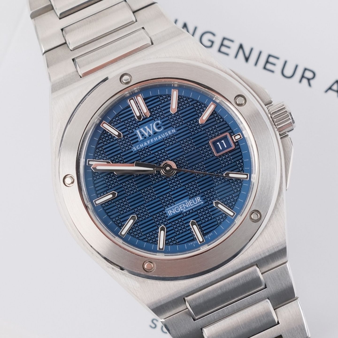 IWC Ingenieur Automatic IW328907 (2025) - Blue dial 40 mm Steel case (1/8)