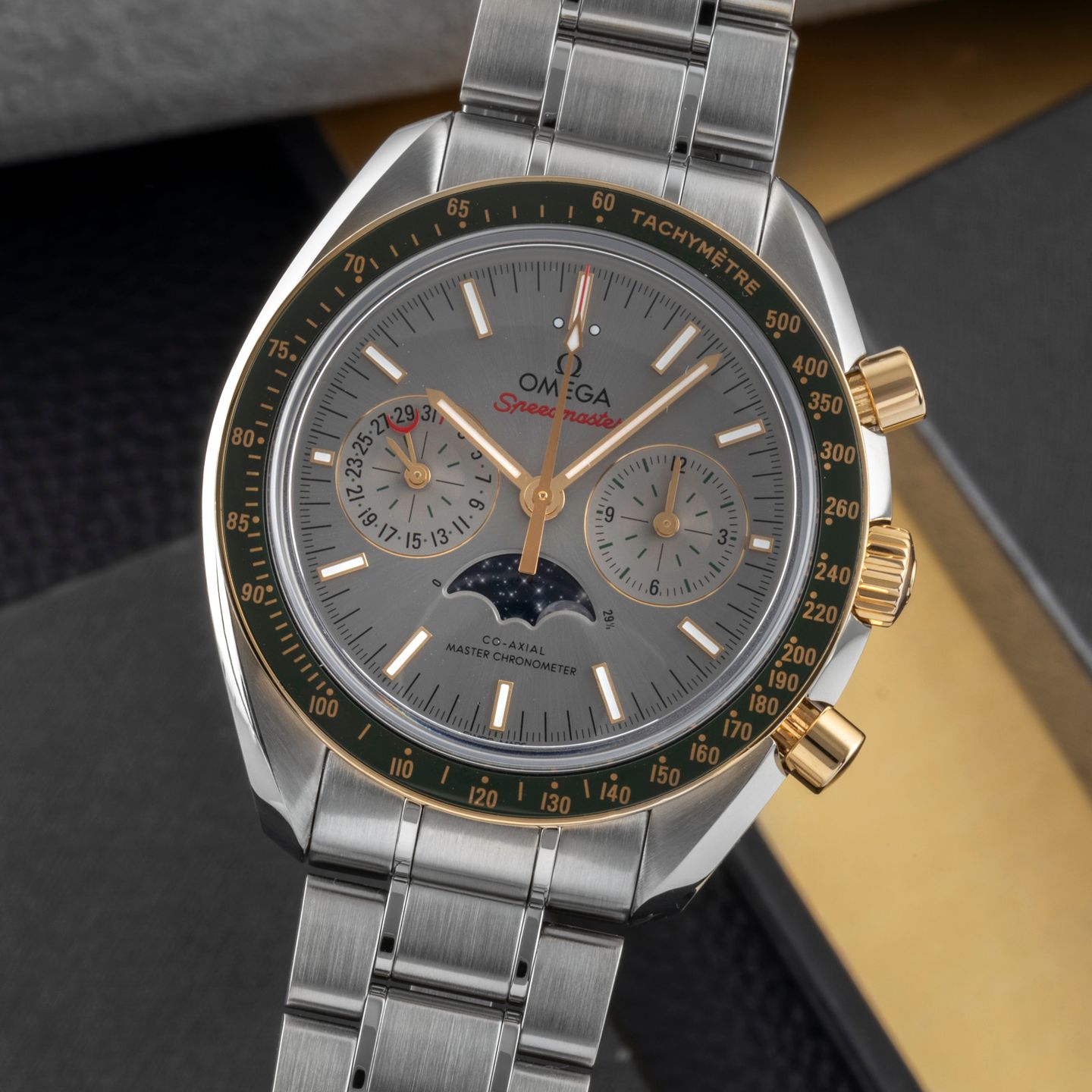 Omega Speedmaster Moonphase 304.23.44.52.06.001 (Unknown (random serial)) - Grey dial 44 mm Steel case (3/8)