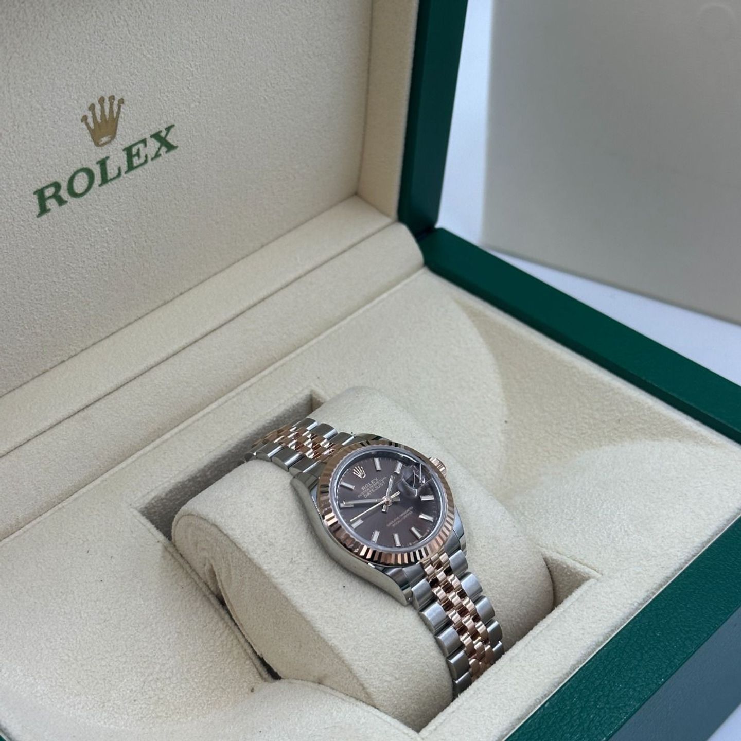 Rolex Lady-Datejust 279171 (2024) - Bruin wijzerplaat 28mm Staal (3/8)