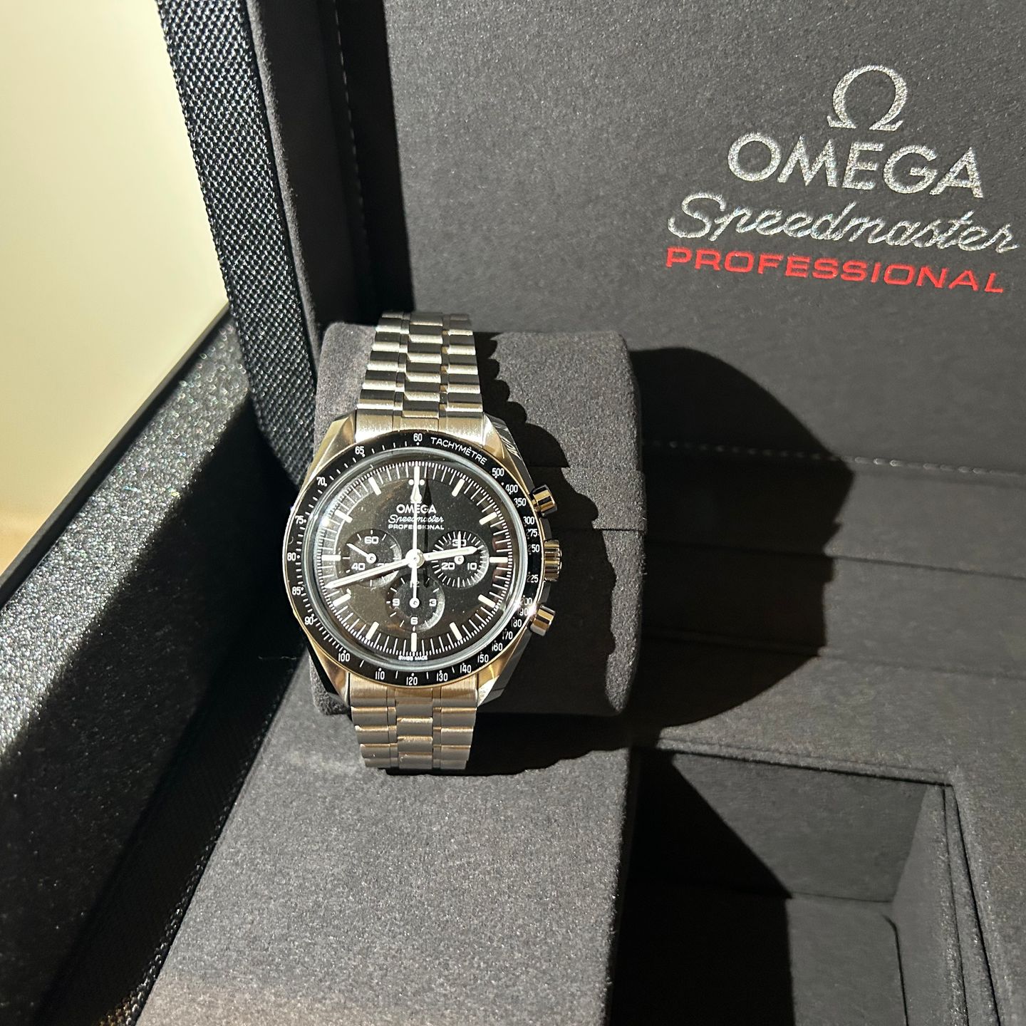 Omega Speedmaster Professional Moonwatch 310.30.42.50.01.001 (2024) - Black dial 42 mm Steel case (6/8)