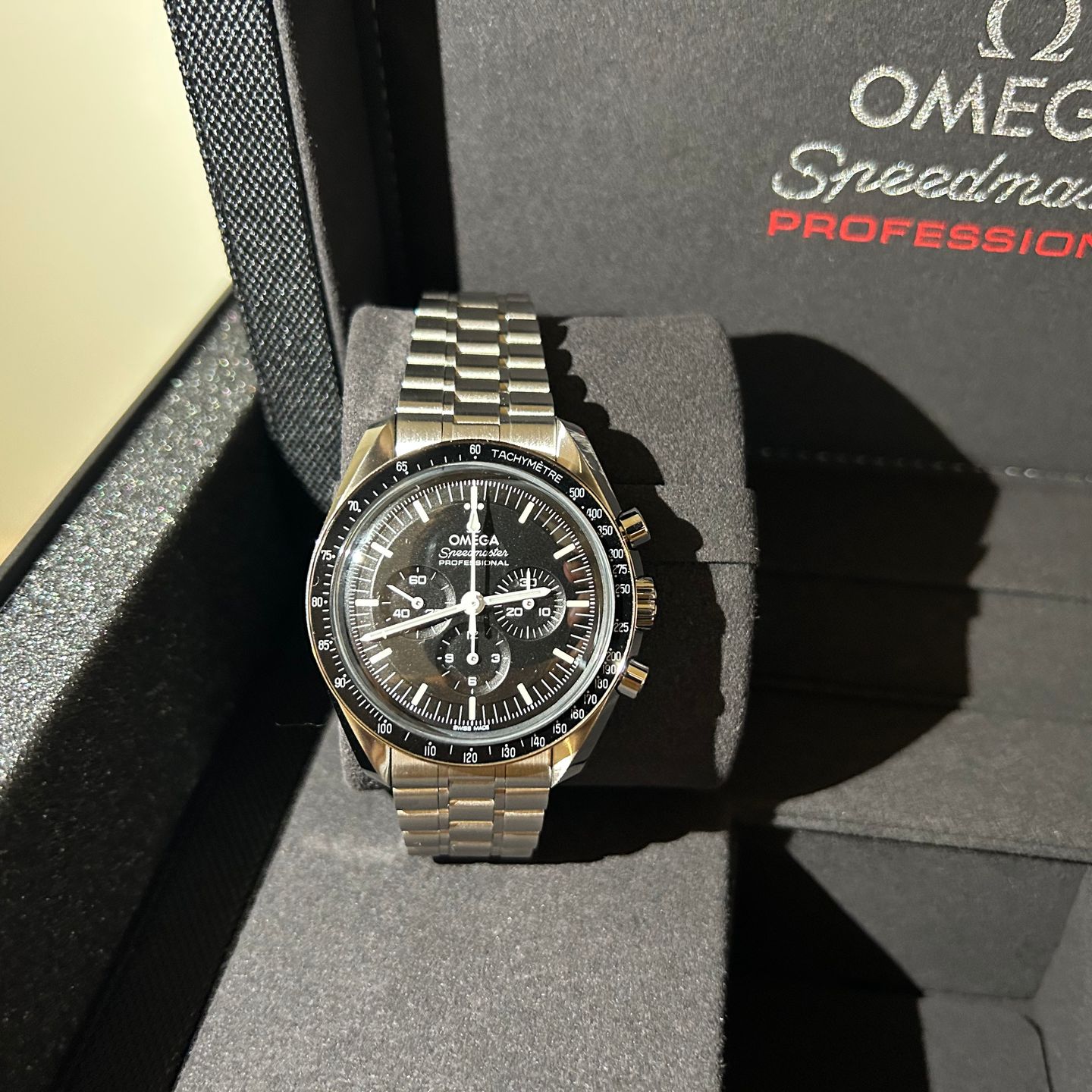 Omega Speedmaster Professional Moonwatch 310.30.42.50.01.001 (2024) - Black dial 42 mm Steel case (7/8)